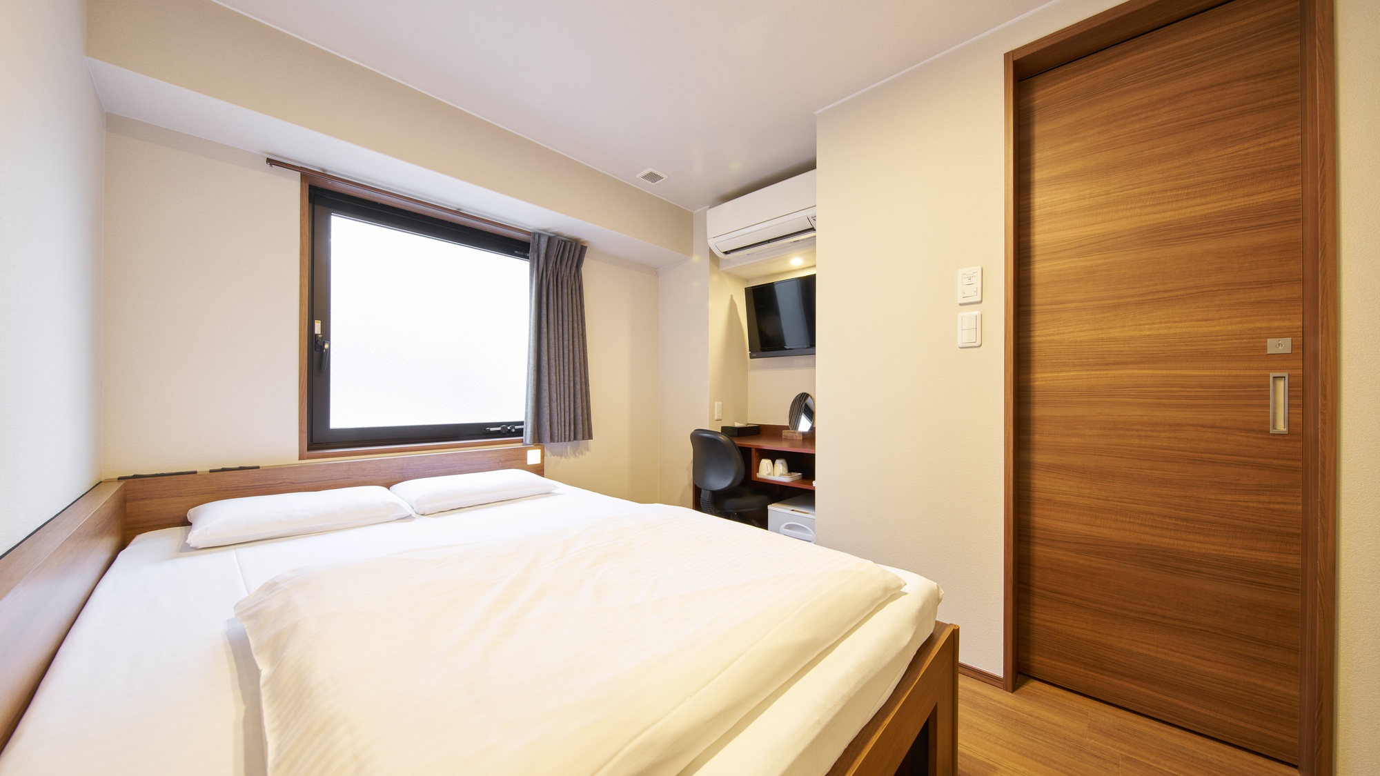 ・【ダブルルーム】ゆったりサイズのベッドです。手足を伸ばしてお休みください