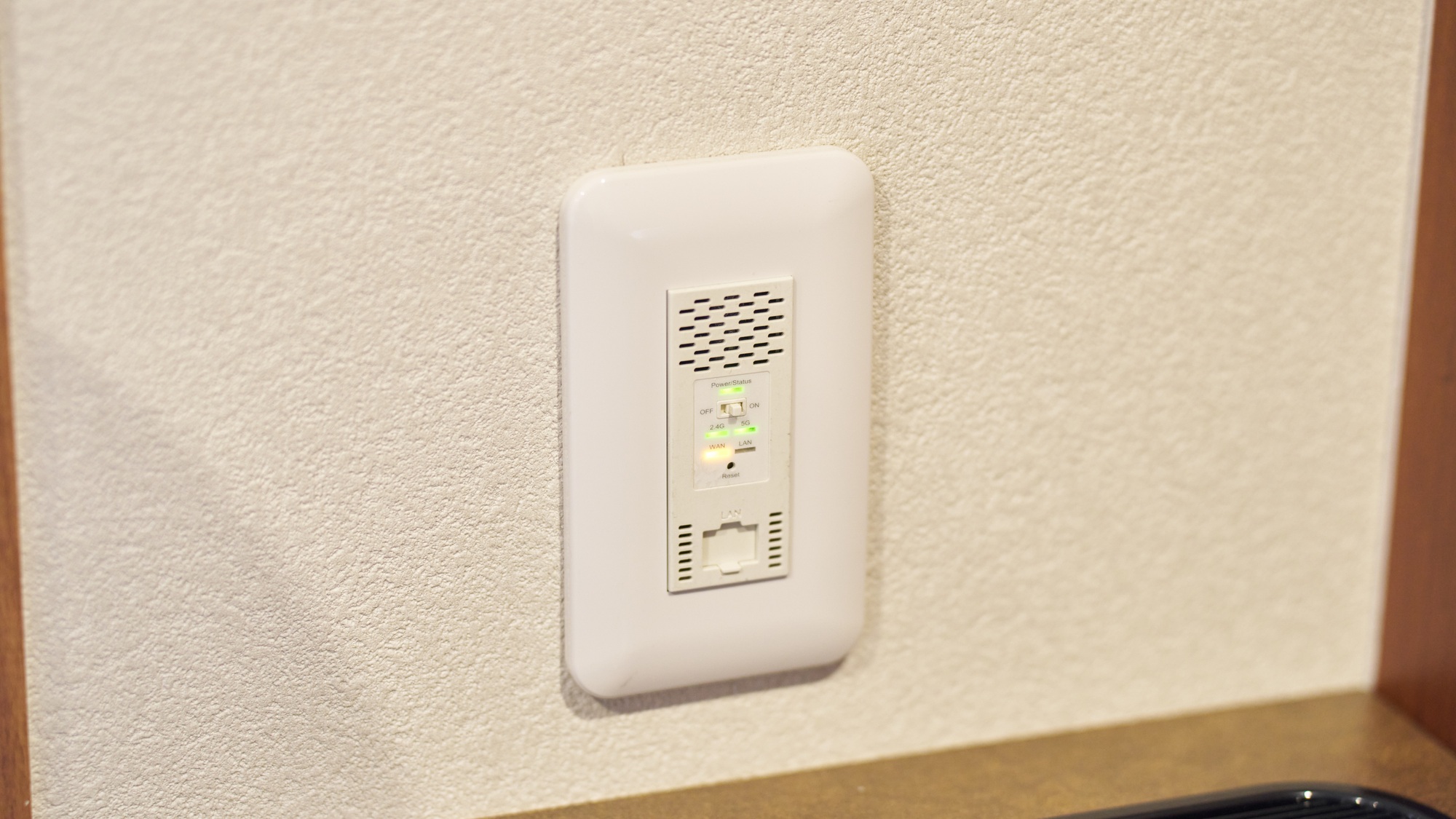 ・【Wi-Fiポイント】客室ではWi-Fi・有線LANをご利用いただけます