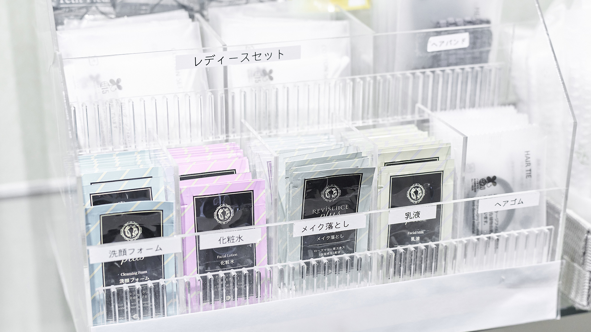 ・【アメニティーバー】化粧水や洗顔フォームなどもパウチでご用意