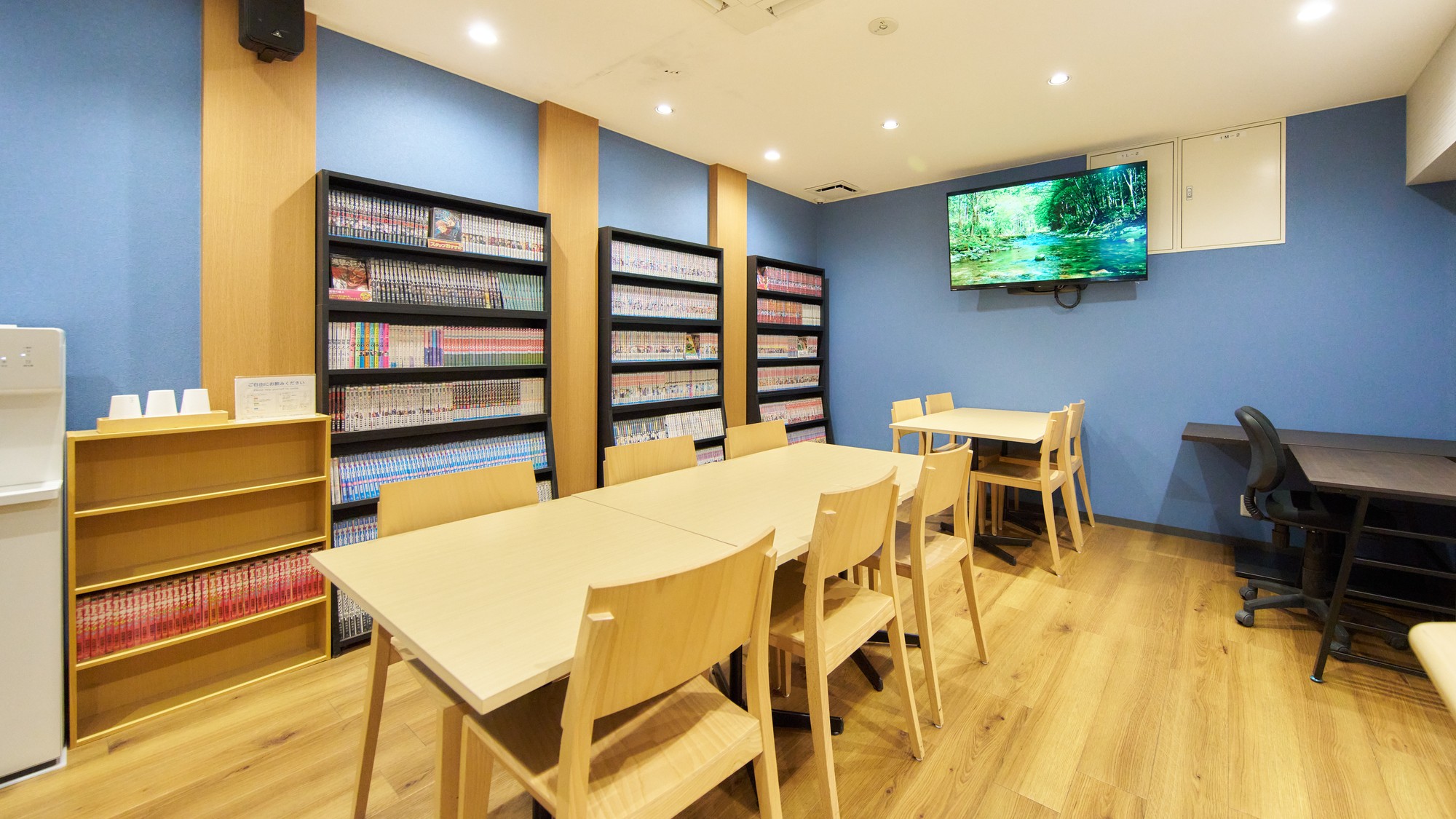 ・【コミックコーナー】コミックコーナーには様々な漫画が（コミックコーナー内にてお楽しみください）