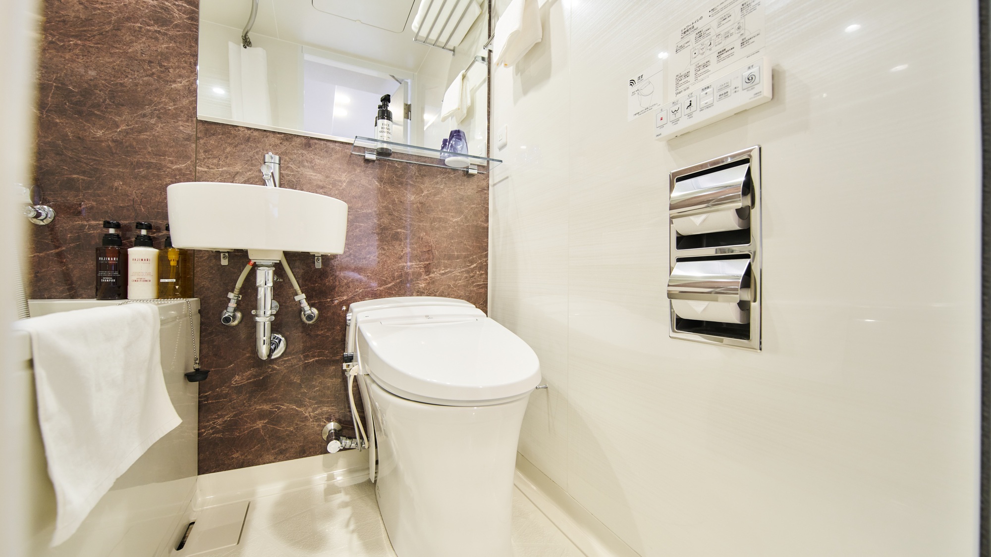 ・【シングルルーム/バストイレ洗面】3点ユニットタイプの水回り。温水洗浄機能付きです