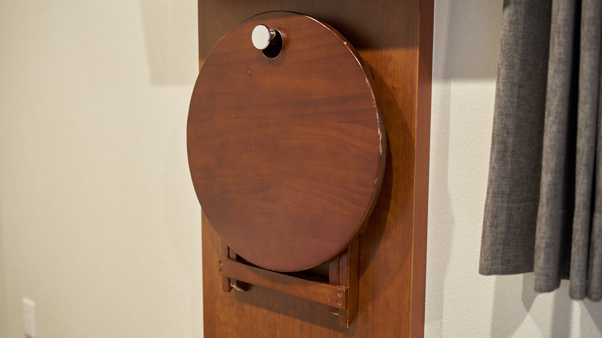 ・【ツインルーム】折りたたみ式のミニテーブル（ちゃぶ台）もお部屋にございます