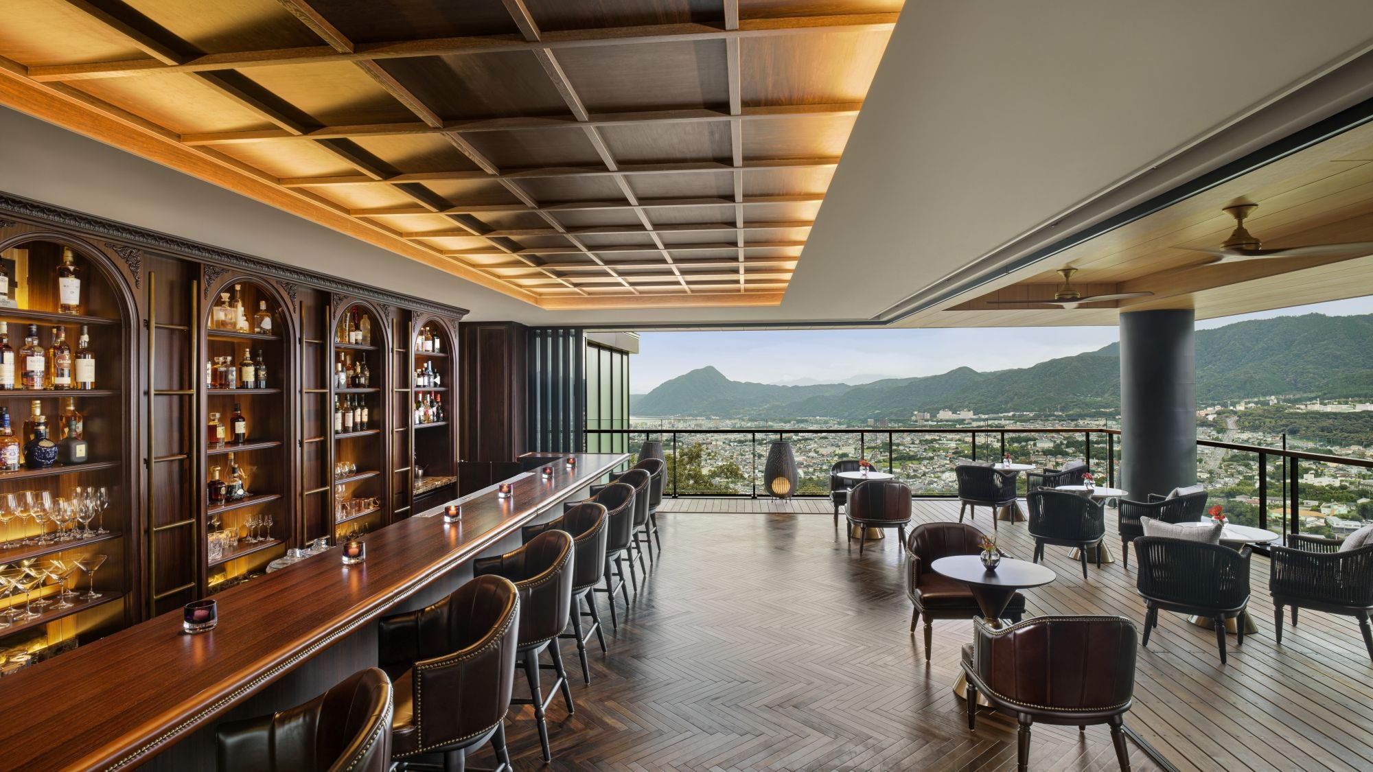 バーテンダーが描く物語をあなただけの一杯に込めて〜ロマンティックな大人の24時間ステイ〜