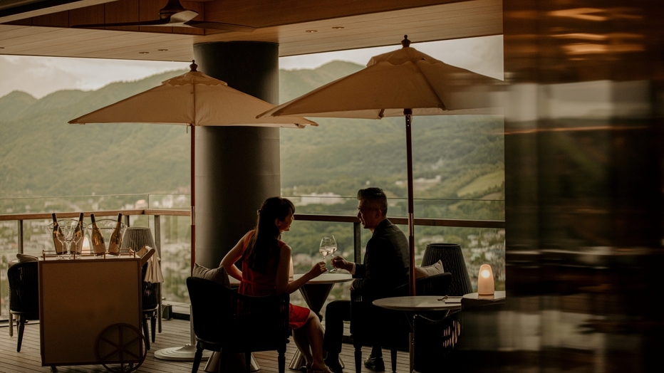 バーテンダーが描く物語をあなただけの一杯に込めて〜ロマンティックな大人の24時間ステイ〜