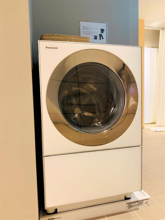 【5階】大浴場・シャワーブース　共用洗濯機は無料でご利用頂けます。