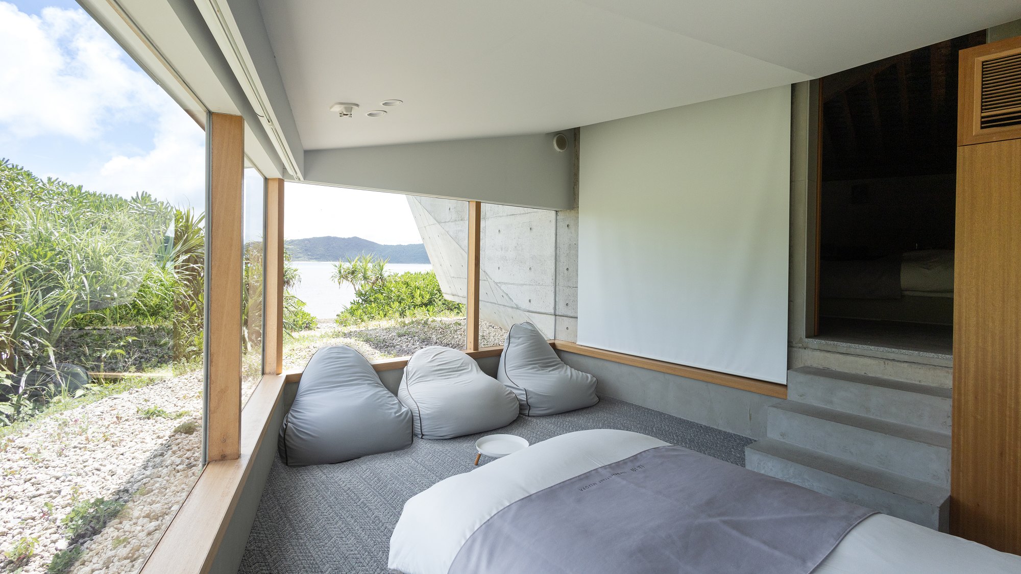 【サネン デラックス ヴィラ・トリプルベッド （シアター付き）】Yogiboをご用意しております