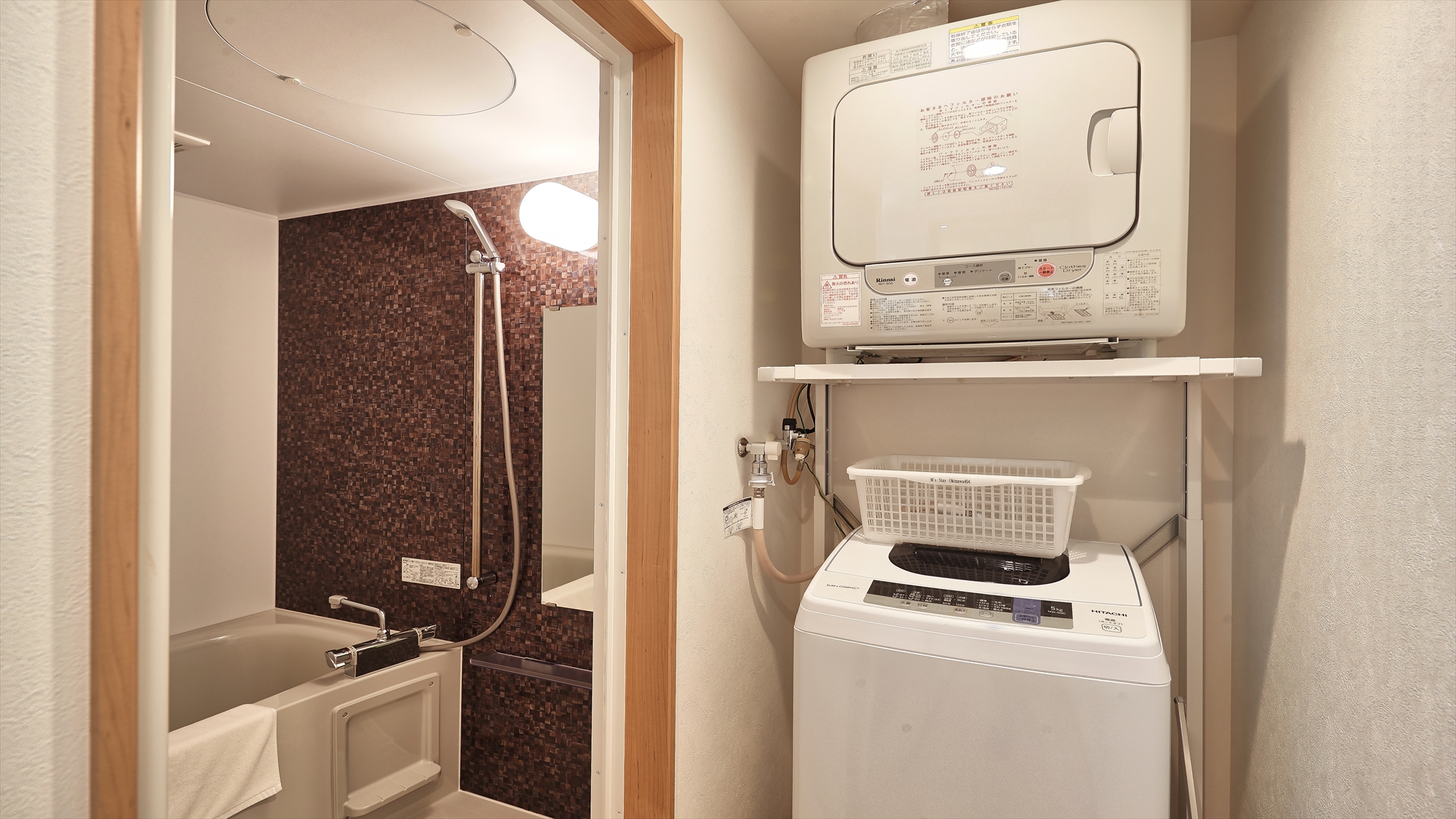 【ツインルーム/バスルーム】室内洗濯機・乾燥機付き！長期滞在や子連れのご旅行にも便利。