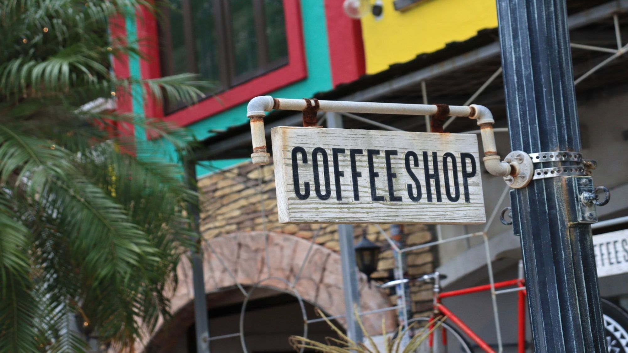 【ZHYVAGO COFFEE WORKS】当館から車で約5分