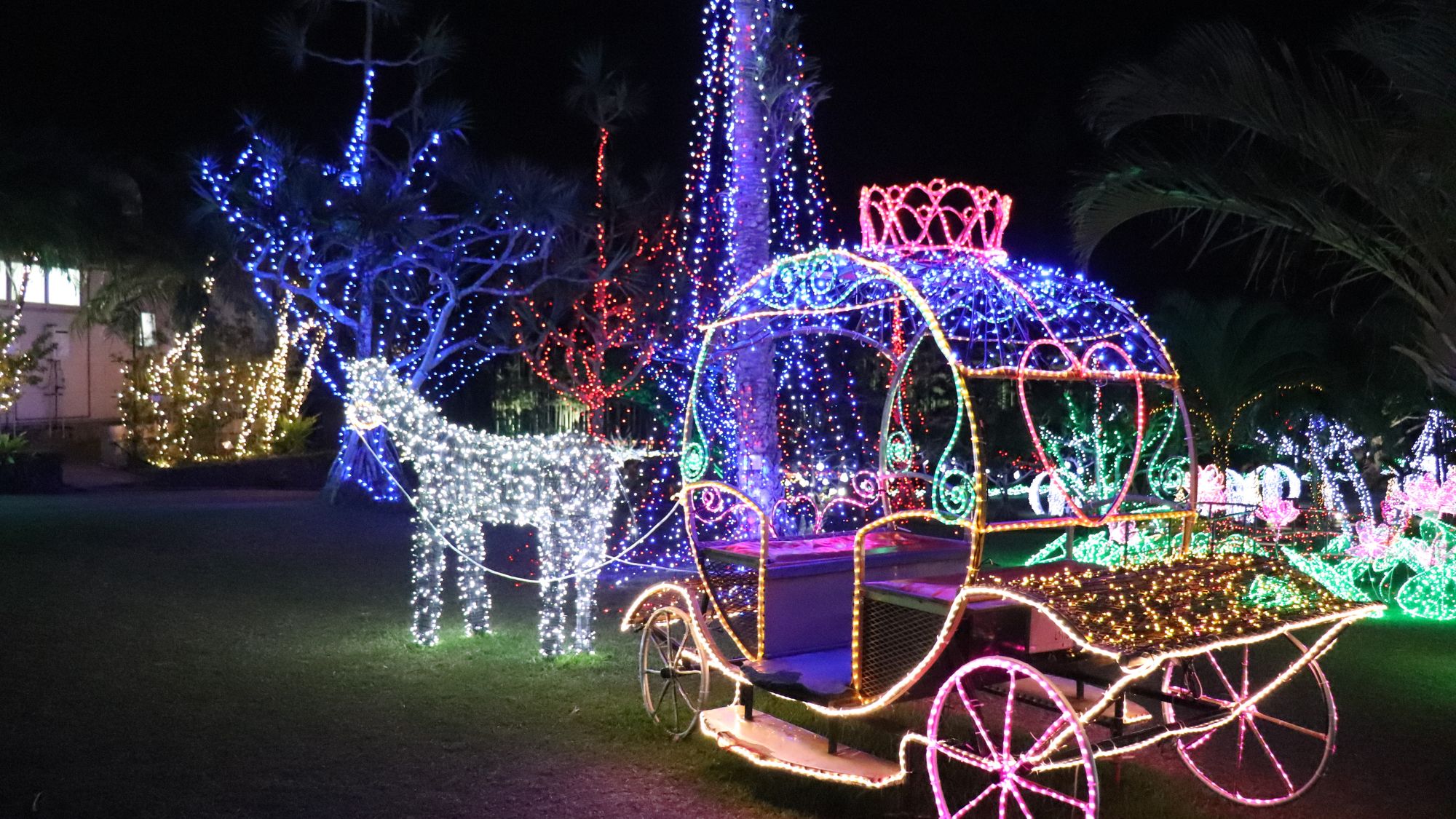 【沖縄南国イルミネーション】当館から車で約23分
