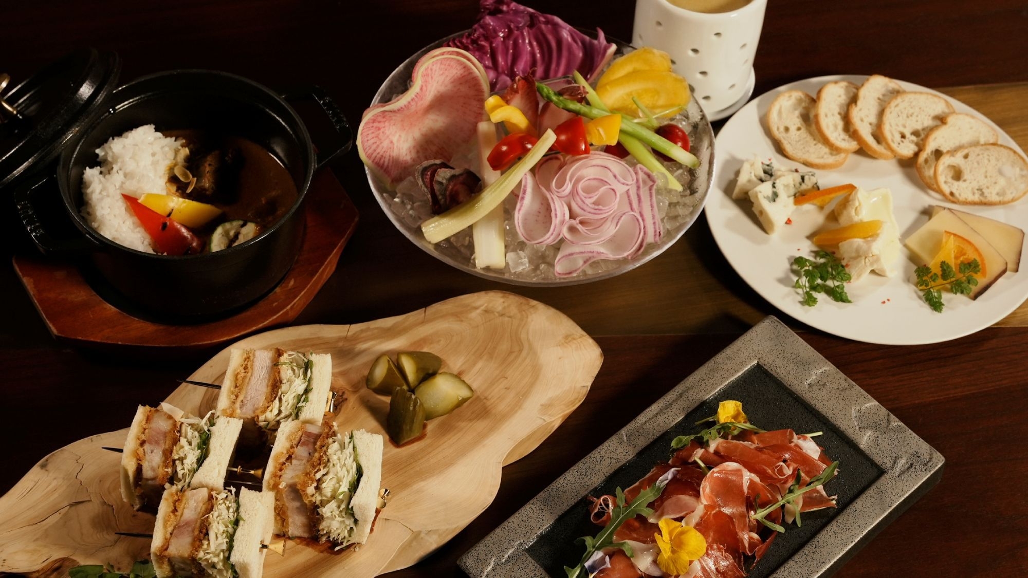 【2025-26 年末年始】シャンパンスイートで贅沢なひと時を＜オールインクルーシヴ＋貸切風呂付＞