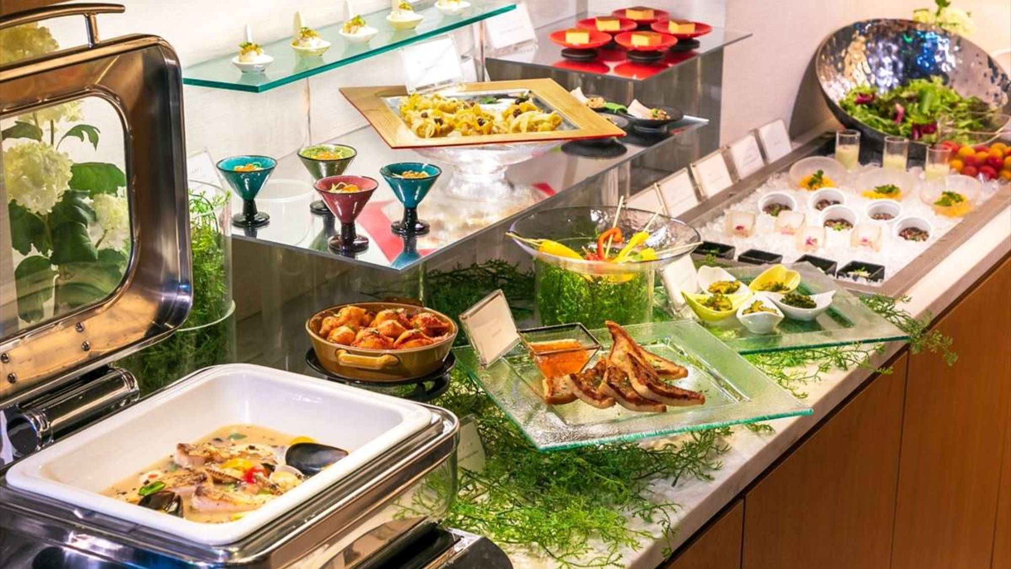 【お部屋おまかせ】バーテンダーが厳選した銘酒を楽しむ「フリーフロー」プラン