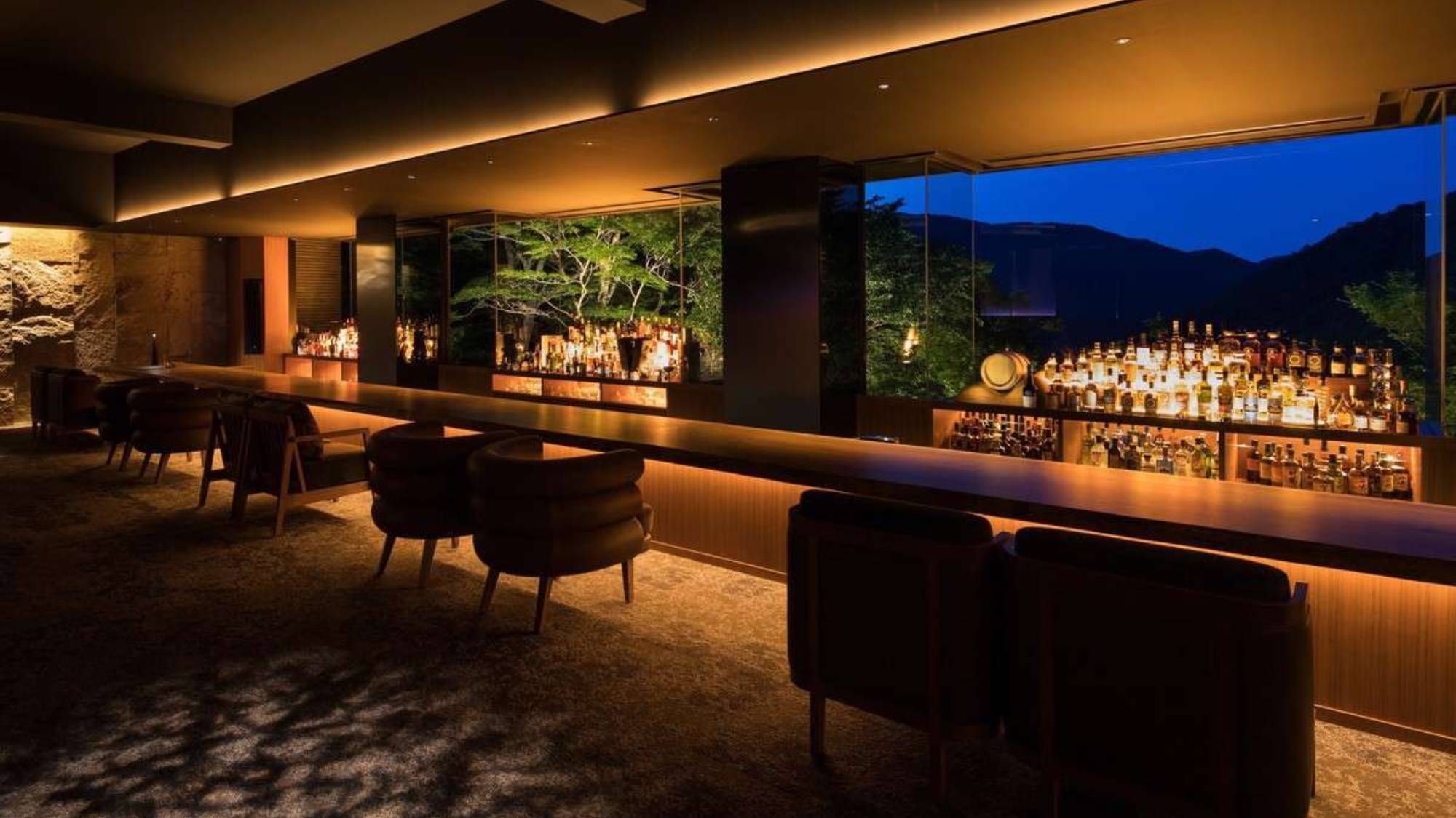 【お部屋おまかせ】バーテンダーが厳選した銘酒を楽しむ「フリーフロー」プラン