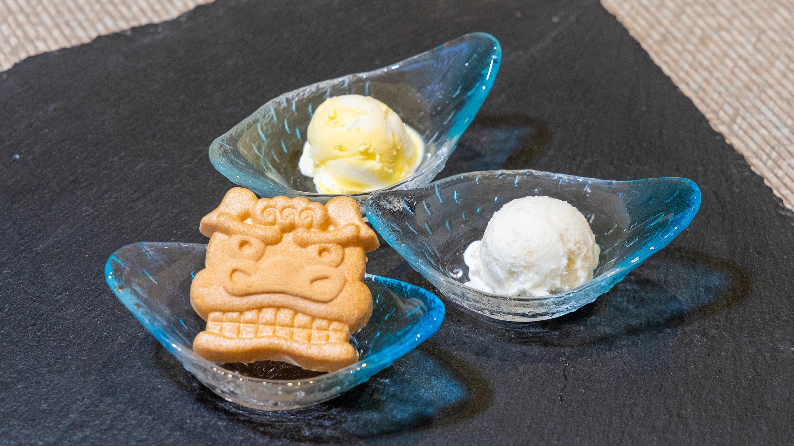 守り神が微笑む「琉球シーサー最中」 in BLUE SEAL