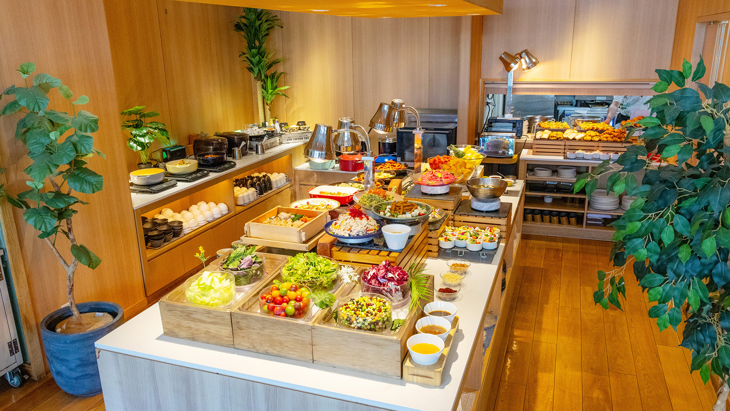 沖縄の恵みが五感を刺激する「朝カフェごはん」ブッフェ