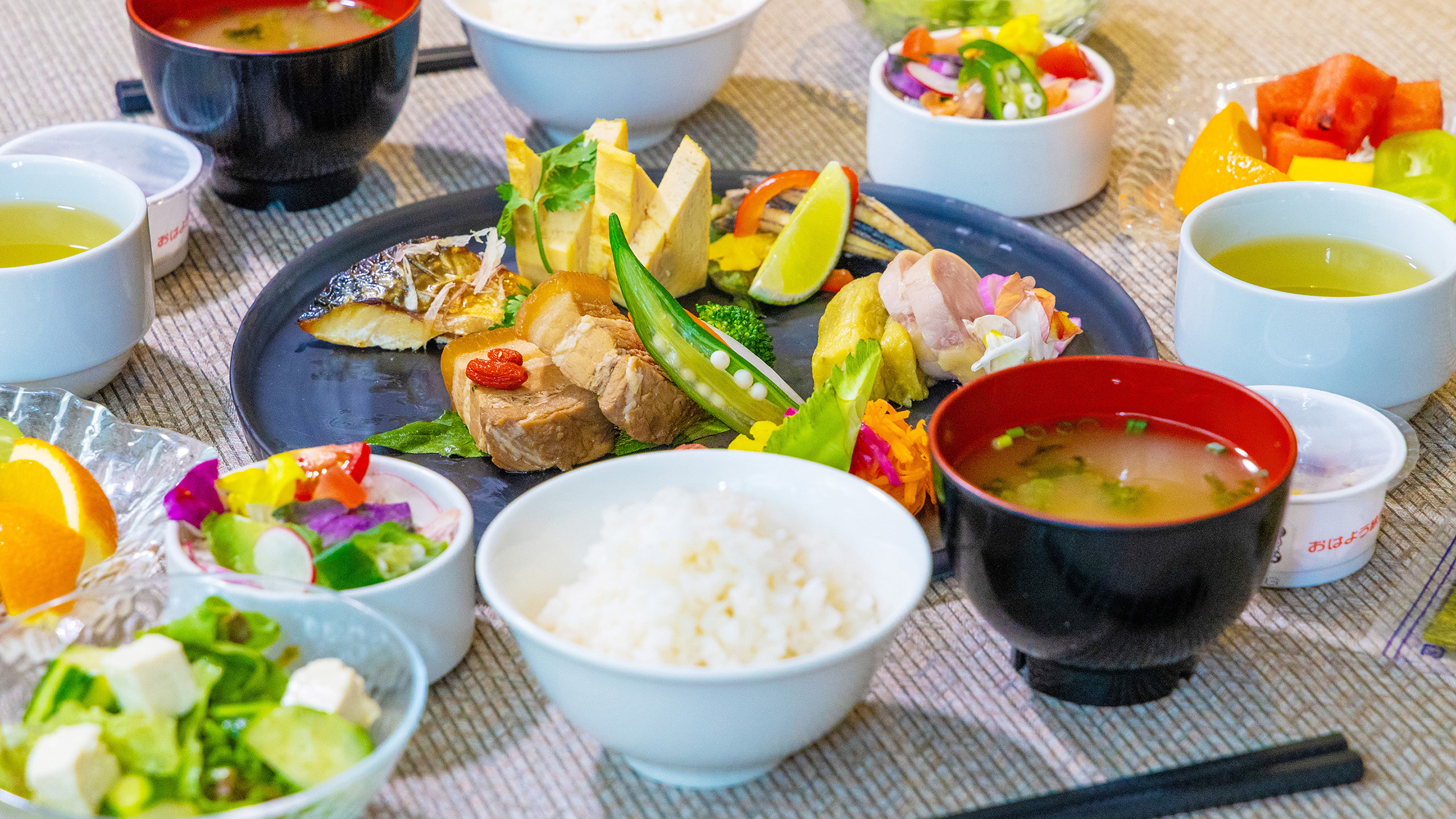 沖縄の恵みが五感を刺激する「朝カフェごはん」ブッフェ