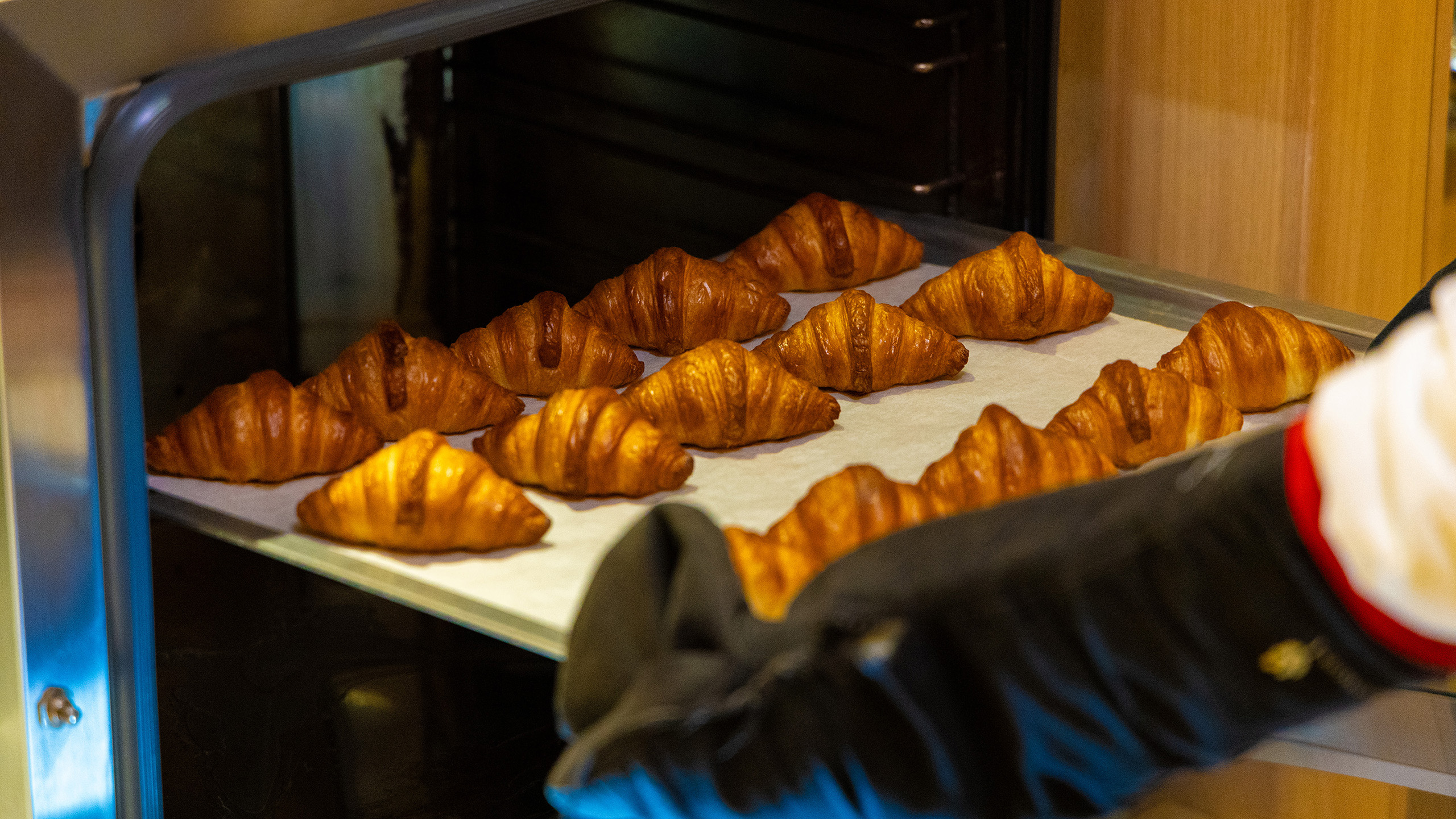 焼きたての魔法が続く「アリスタ」の進化系・総菜パン