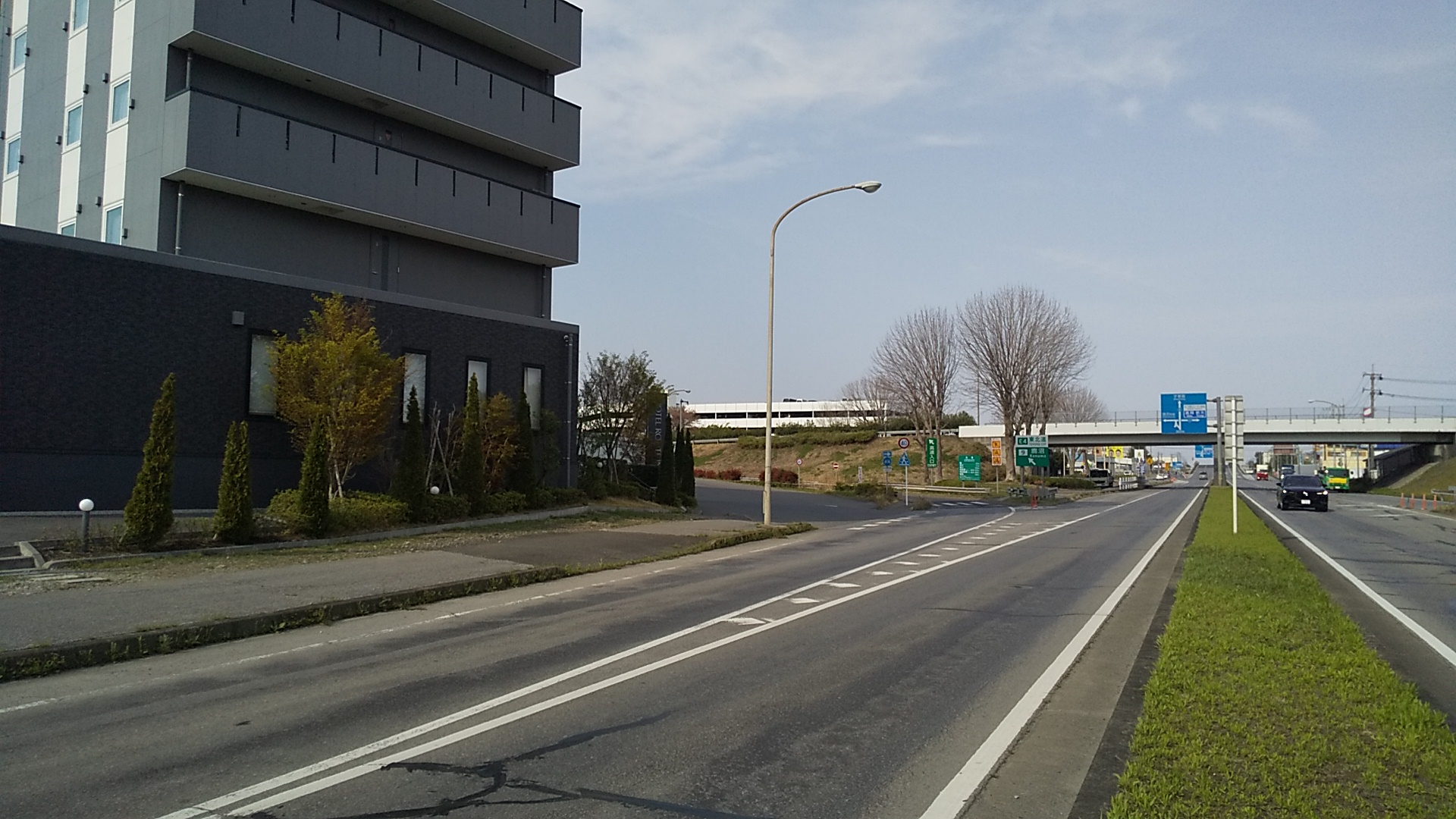 正面駐車場への入口①