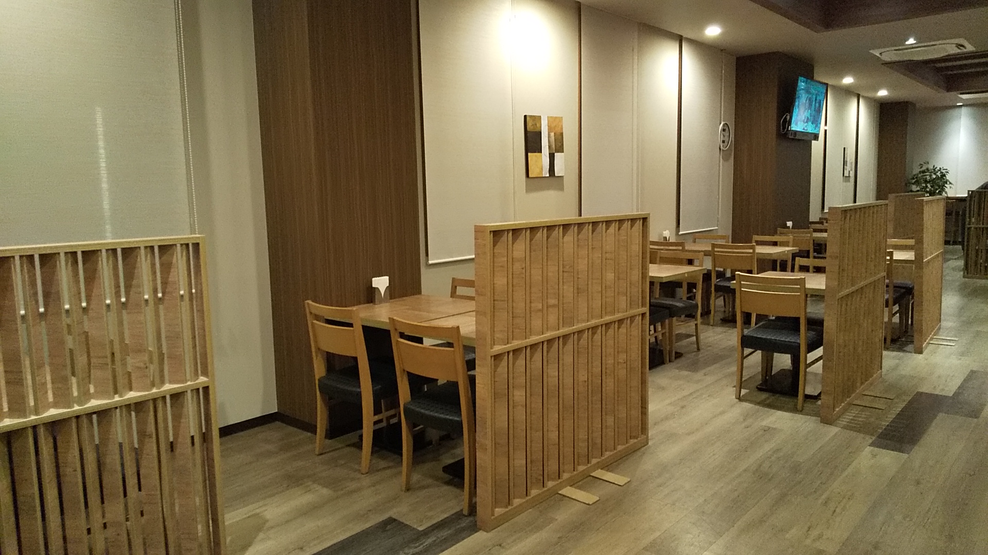 レストラン会場　朝食・夕食同じ会場で営業しております♪