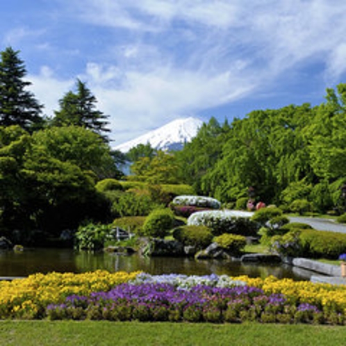 新緑の頃の庭園からの絶景