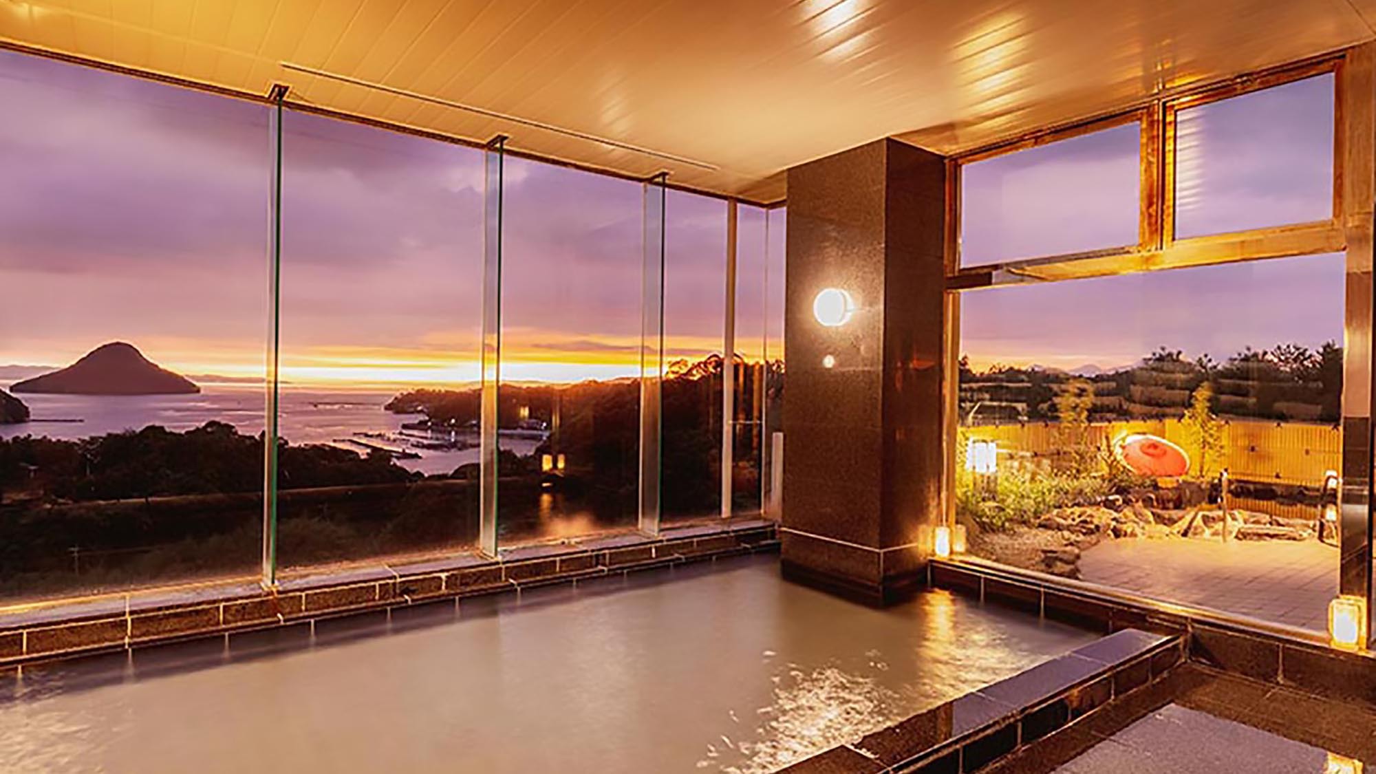 夕暮れの大浴場※イメージ※温泉ではございません