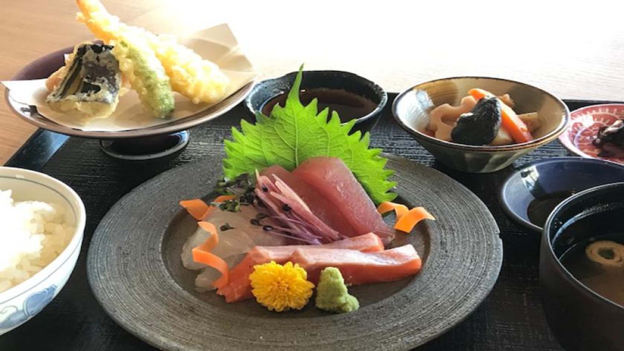 天然温泉入り放題・御膳夕食と朝食ビュッフェ1泊2食付き　-温泉リゾートのような滞在を-
