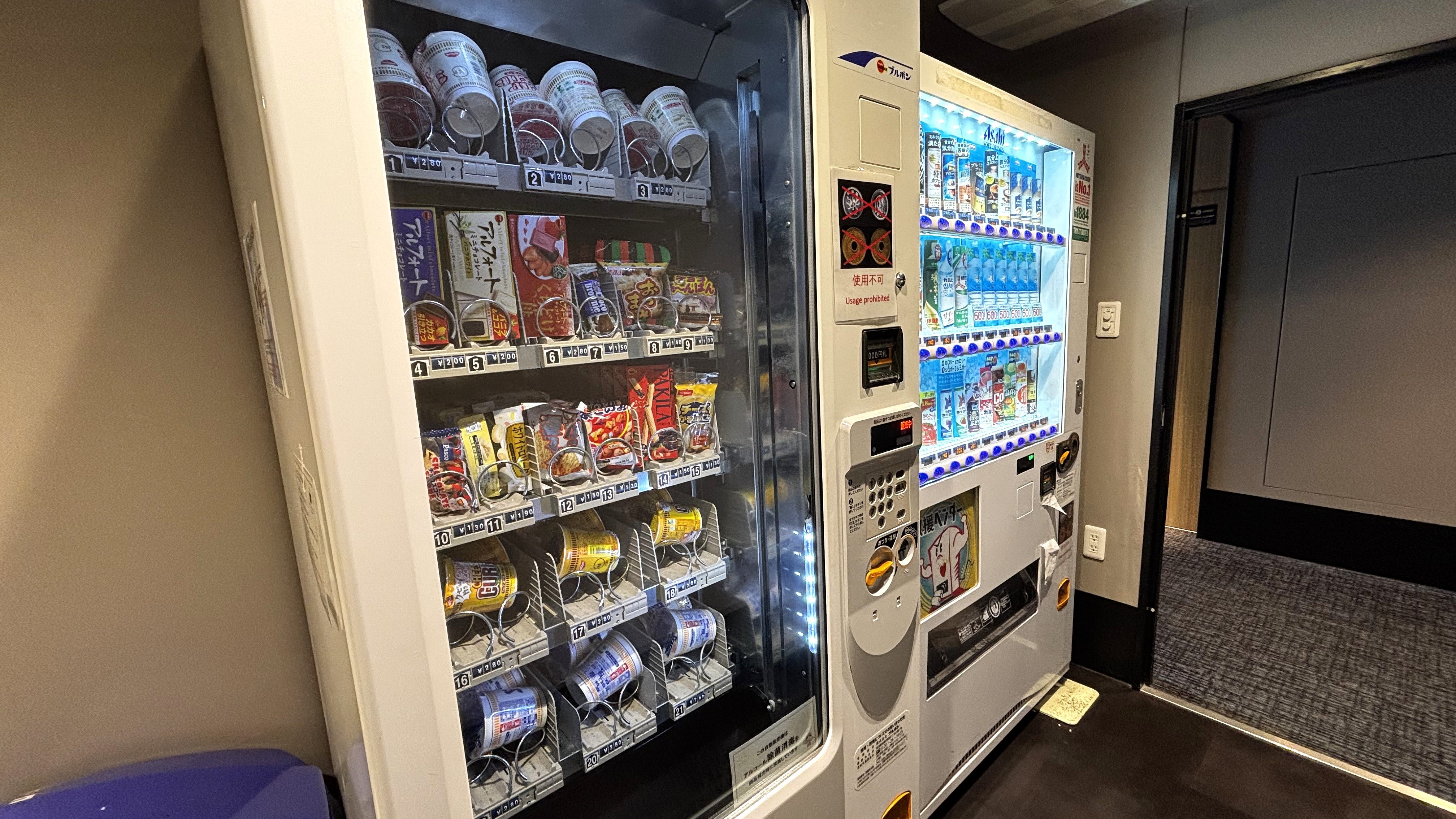 軽食自動販売機（ホテル２階）