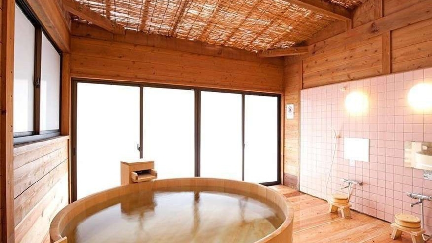 【306号室】お部屋専用の檜風呂。自由に何度でも入れちゃう♪