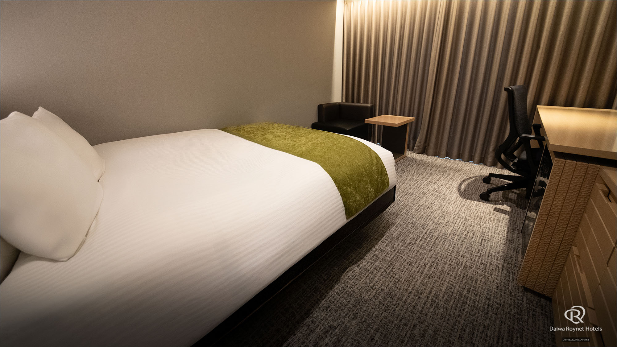 プレミアダブル TRAIN VIEW（23㎡）