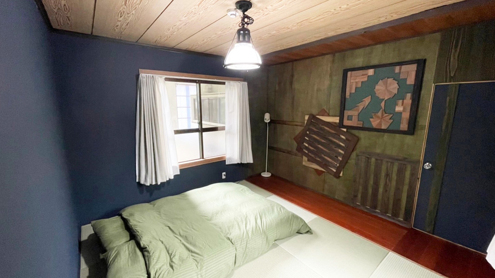 ・【寝室】木の温もりを感じる落ち着く和室です