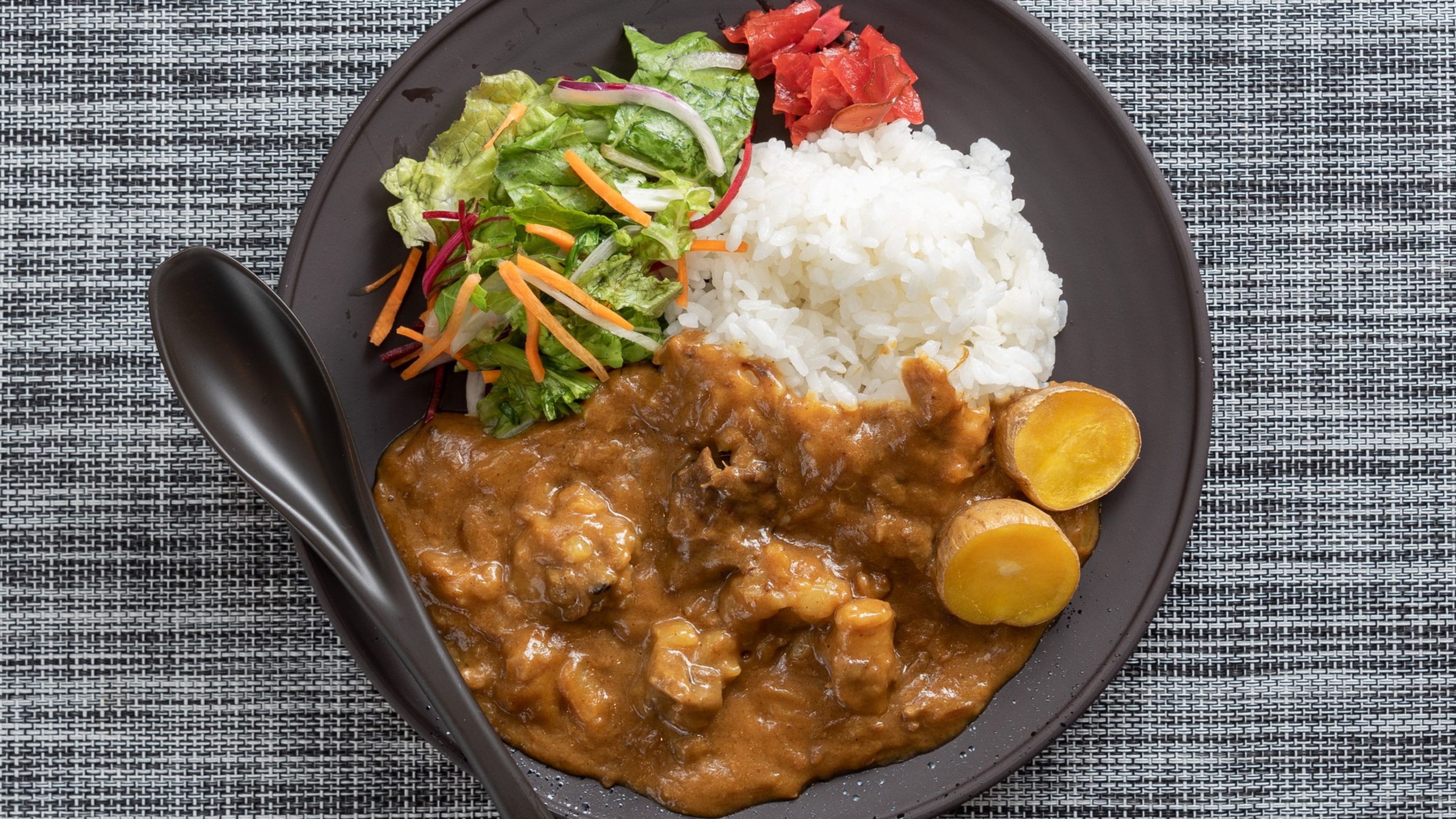 帯広物産協会監修の豊西牛を使ったオリジナルカレー