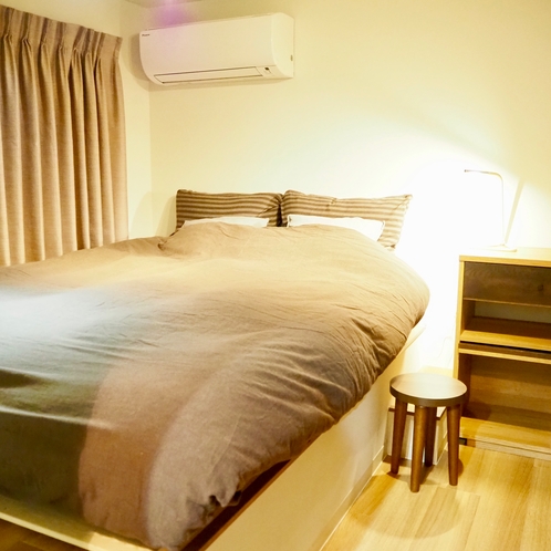  １階　寝室ROOM#2   ６畳ダブルベッド(140cm×200cm)