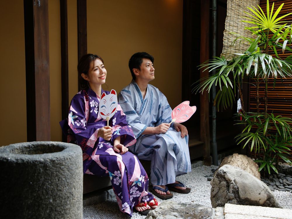 夏の京都を町屋ステイで満喫♪お庭を眺める離れ・もみじの縁側