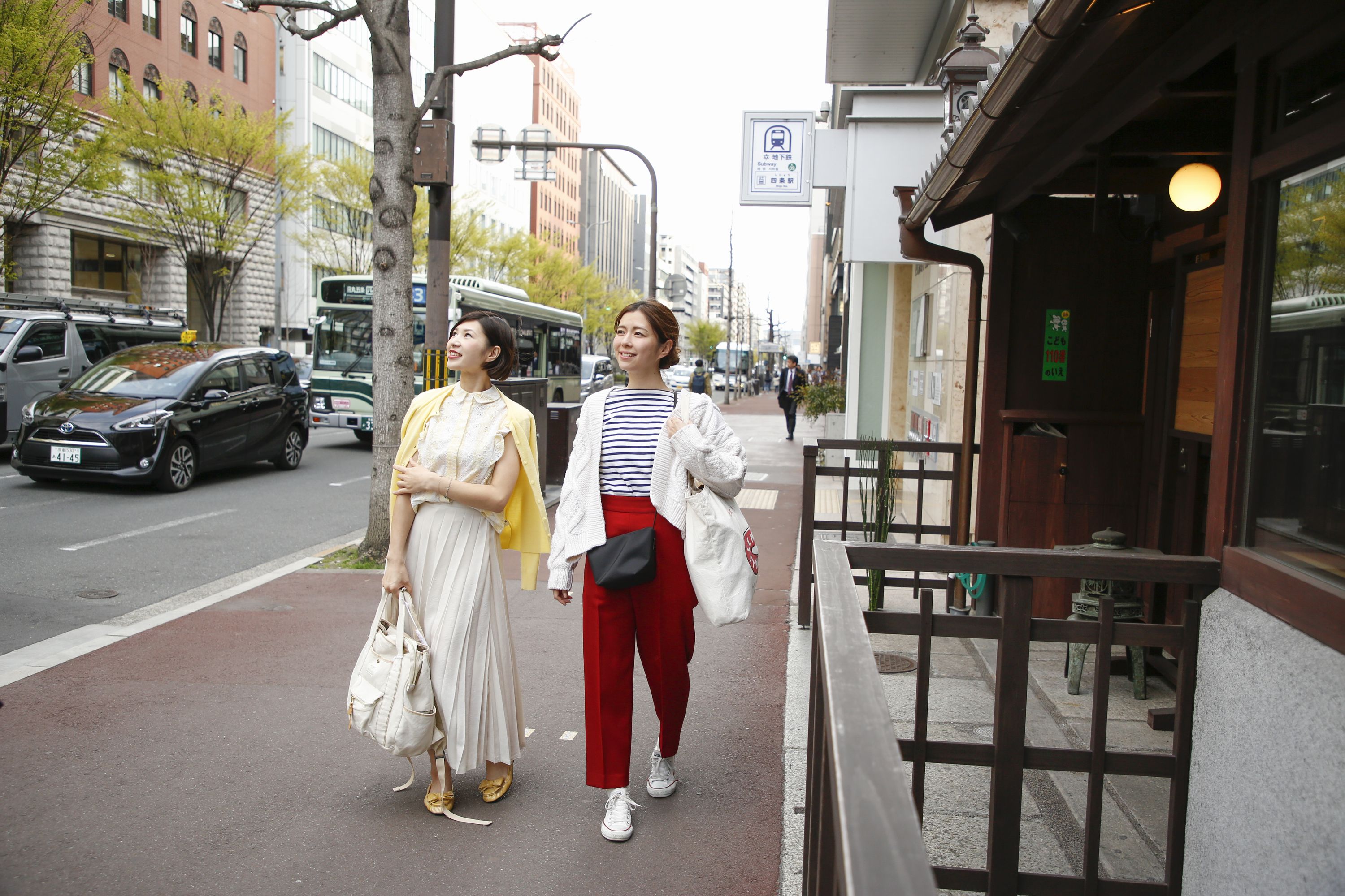 地下鉄四条駅徒歩7分の便利な立地です。