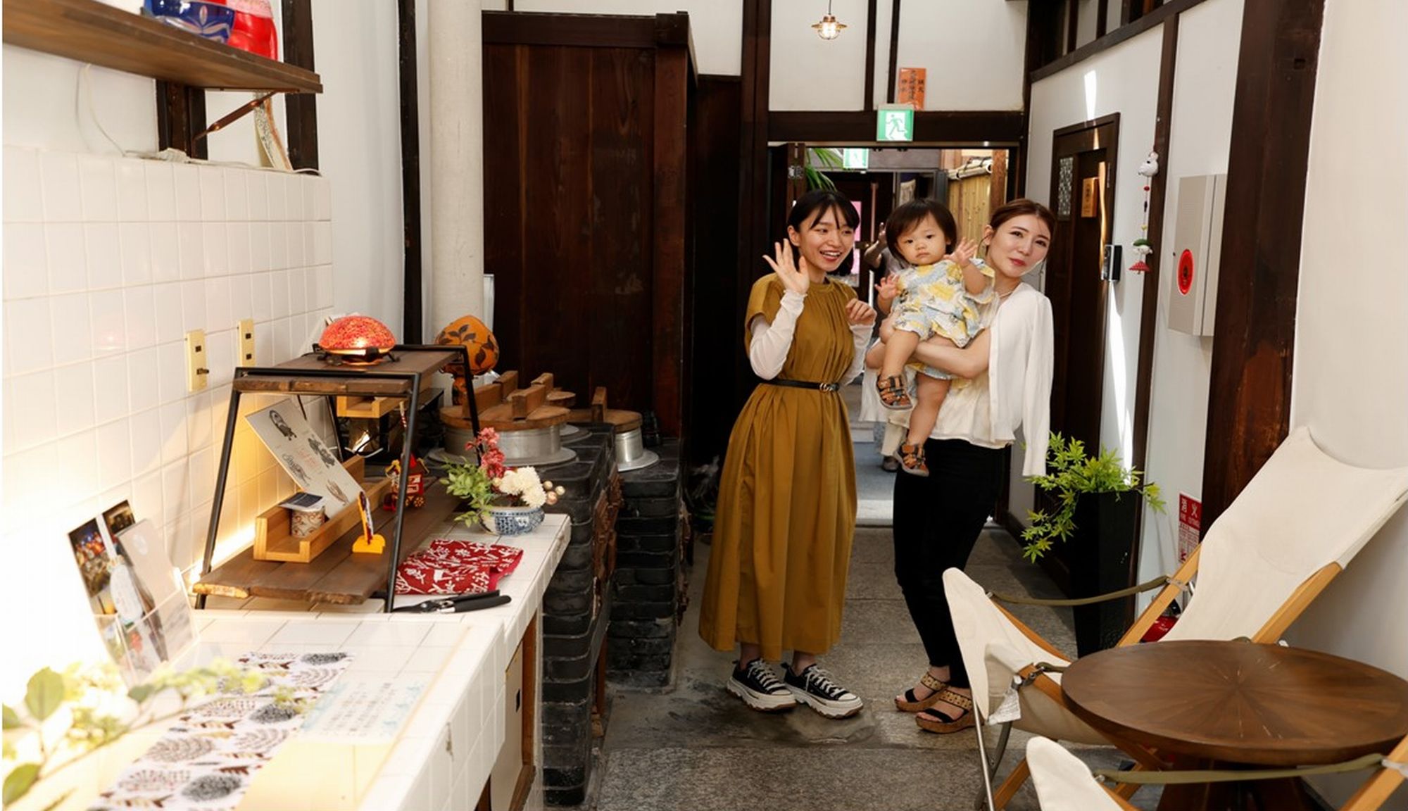 赤ちゃん連れも気兼ねなくご宿泊頂けます。お部屋の前までベビーカーで。添い寝の幼児様は無料です。