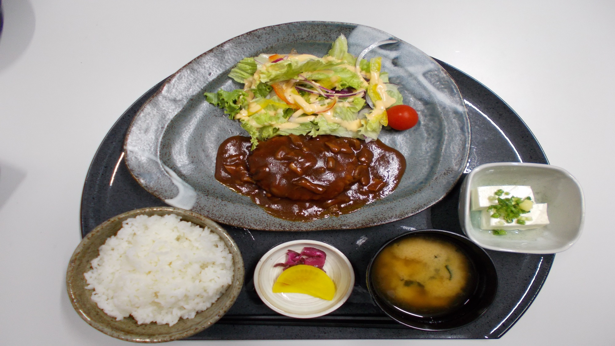 ★【定食メニュー】デミグラスハンバーグ定食