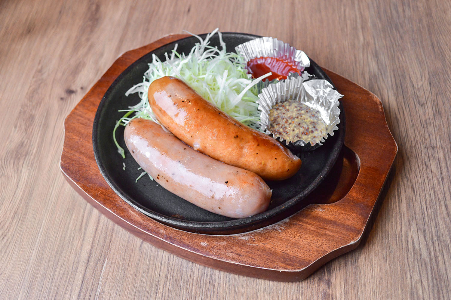 【夕食】ソーセージ盛り合わせ