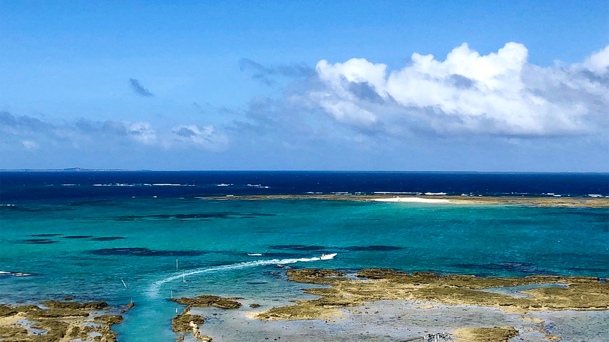 ・＜201＞窓から沖縄の海が一望できます