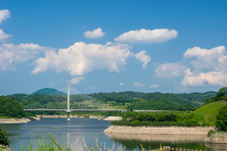 三春ダムと春田大橋