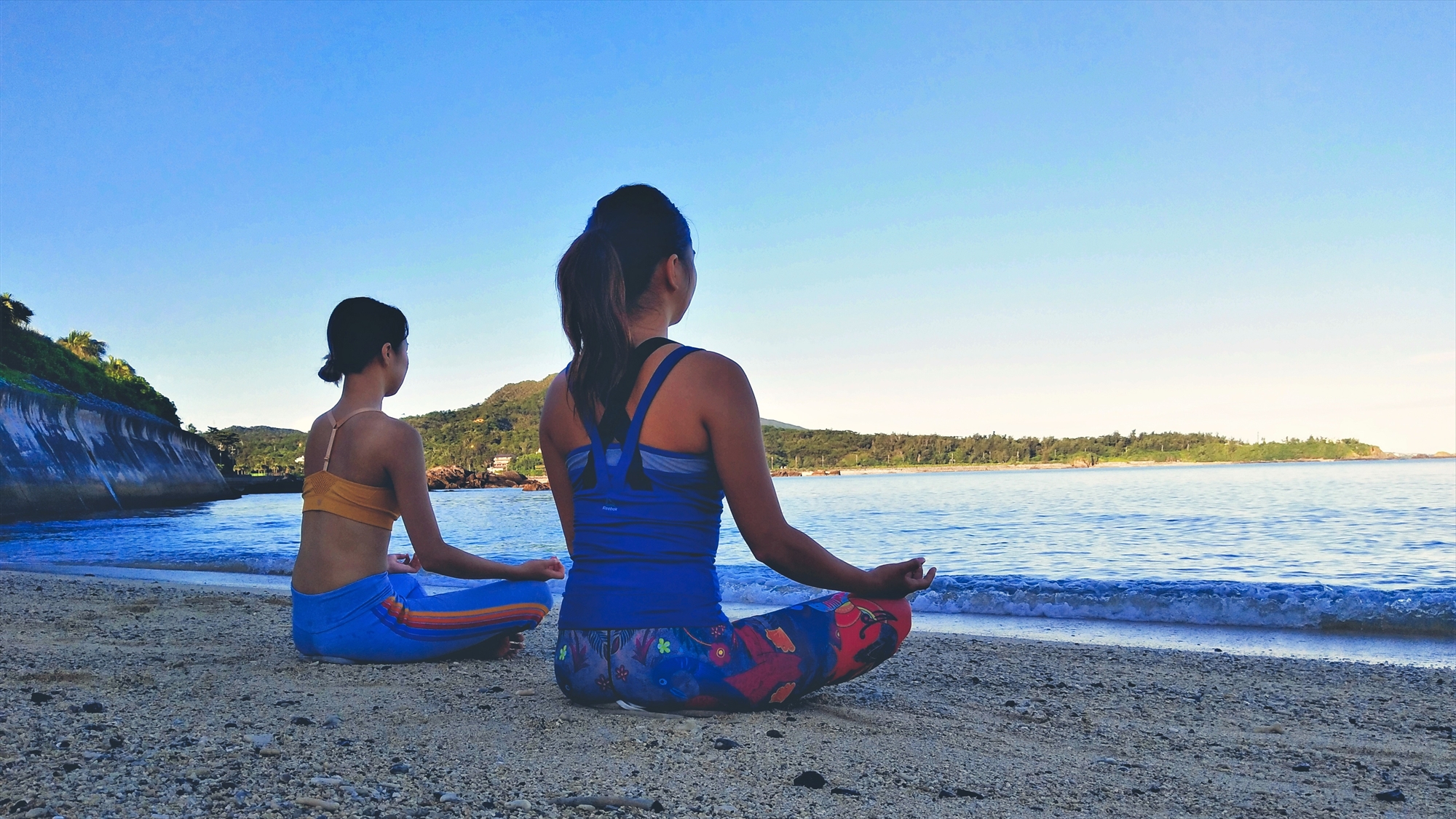 朝のビーチヨガ