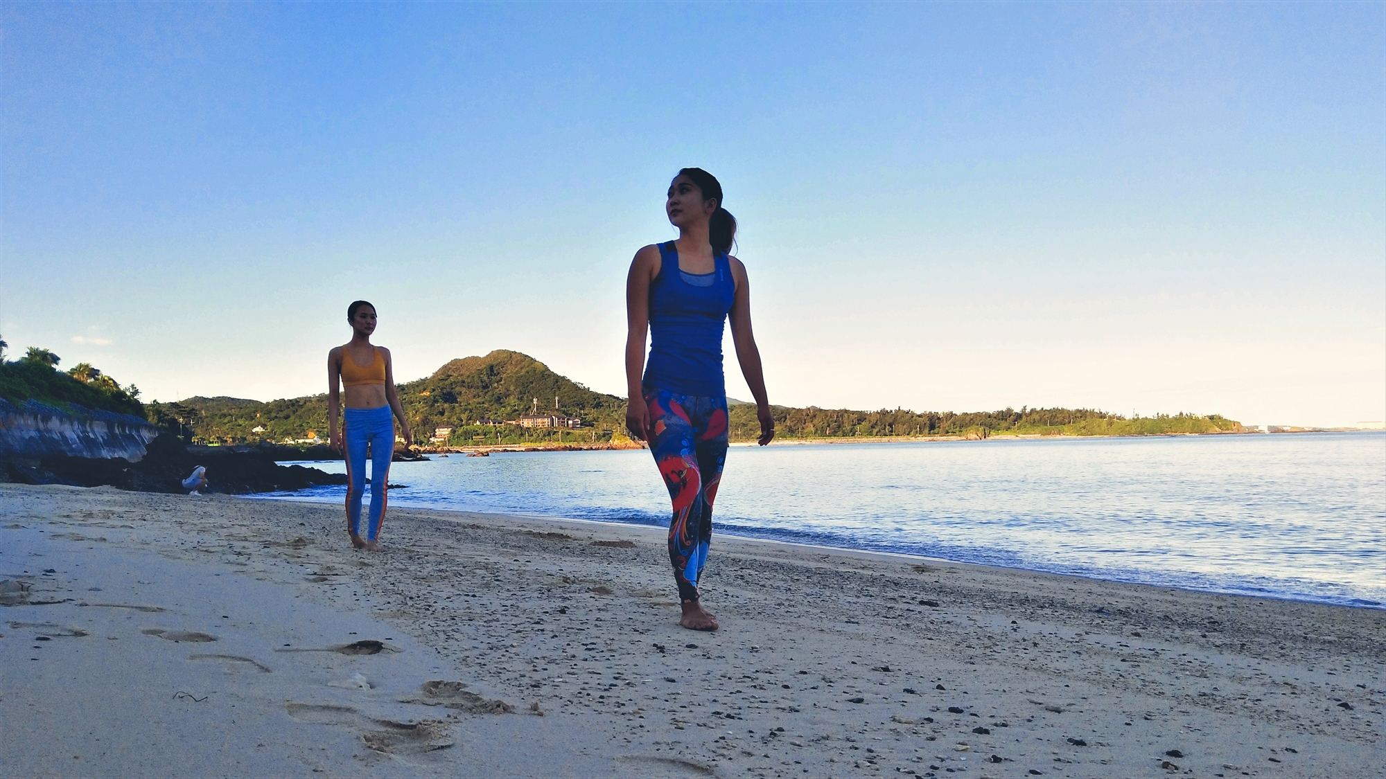 朝のビーチヨガ