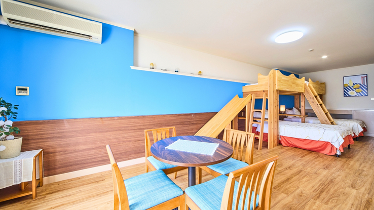 ファミリールーム すべり台付き2段ベッド（4名まで）