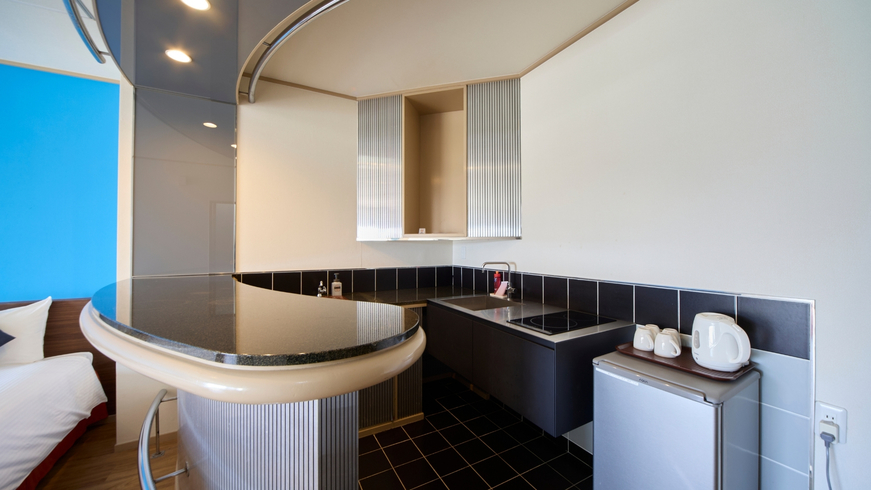 黒タイルの高級感あるキッチン