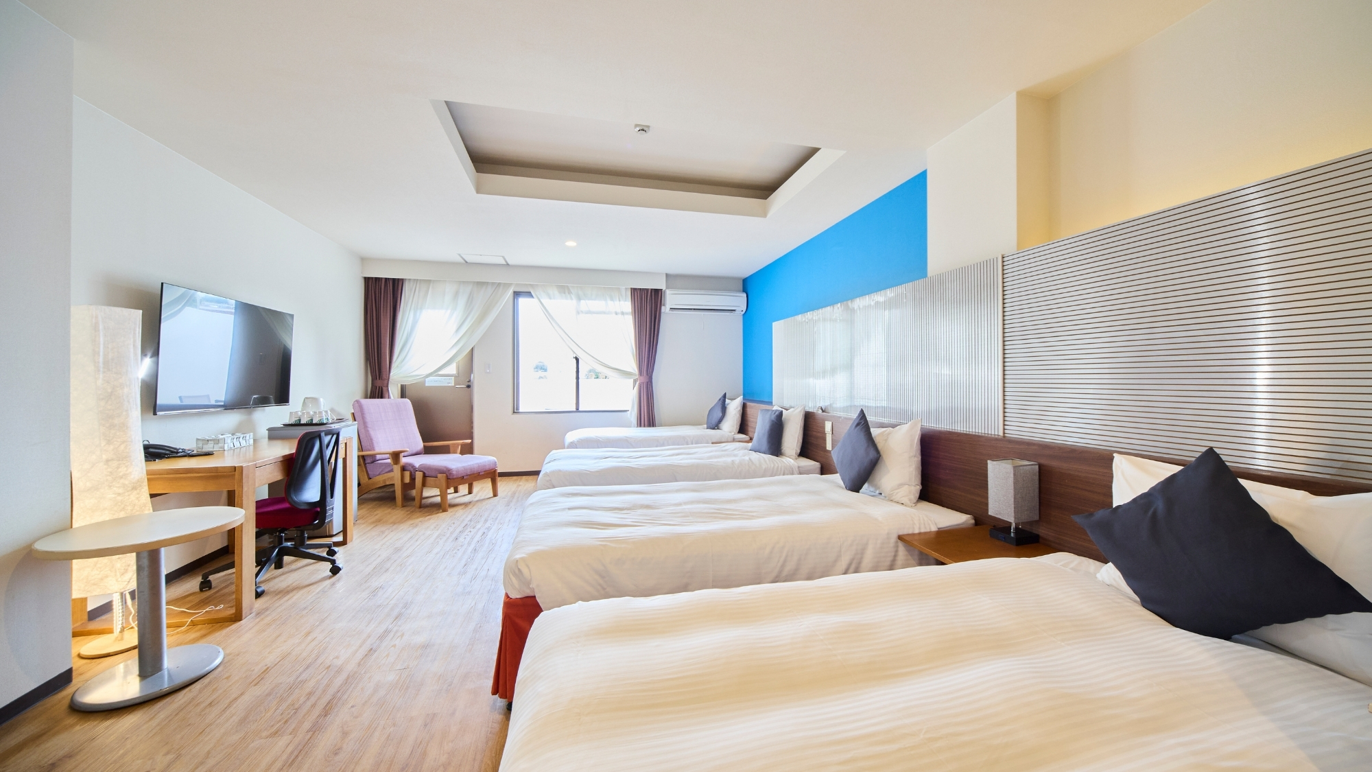 広々としたベッドルーム