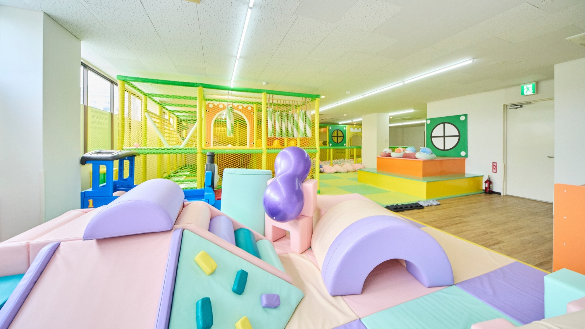 キッズスペース　登って遊べるキッズエリア