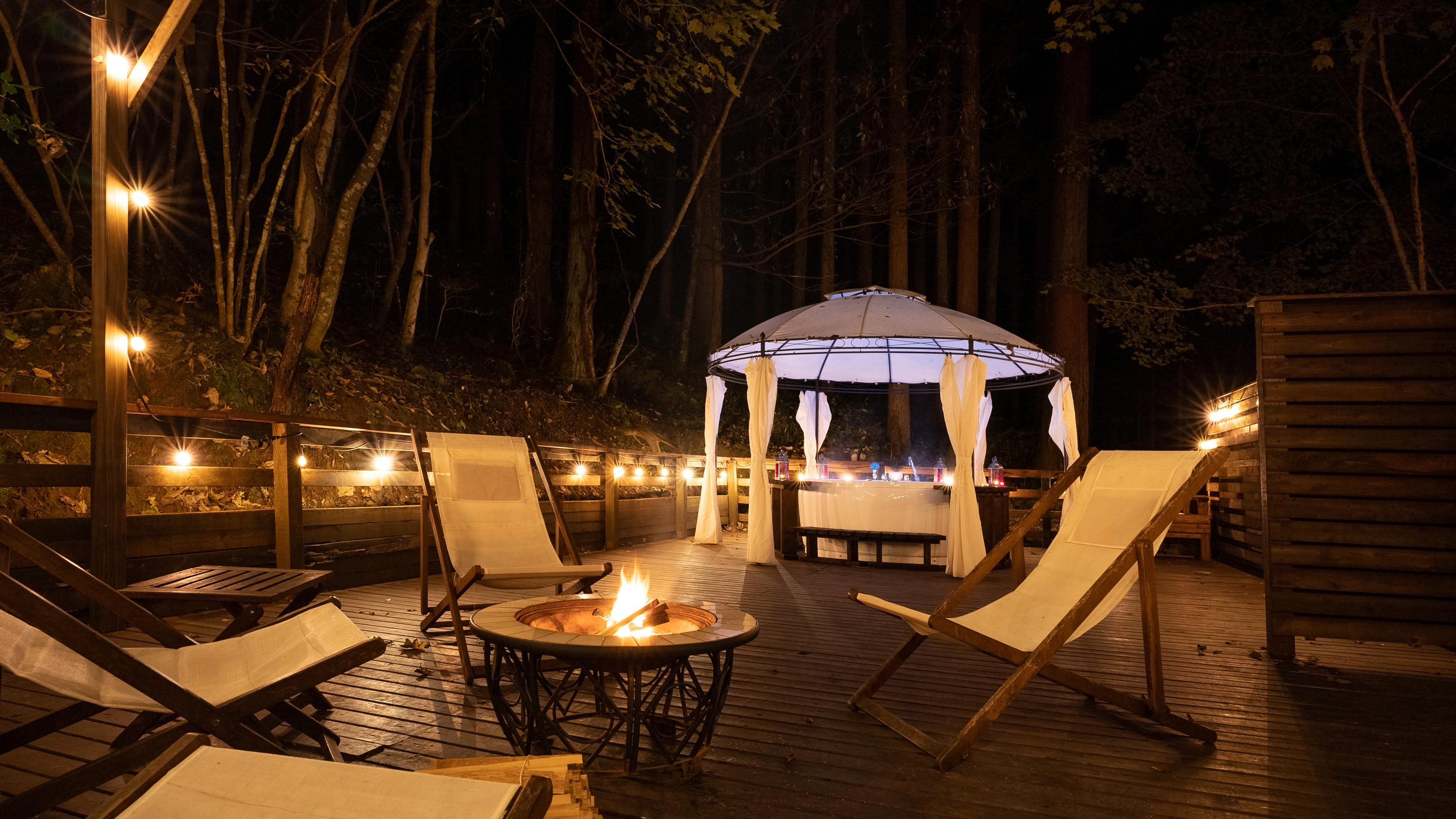 *【SITE_A／ジャグジー】テント前で楽しむ、贅沢な専用ジャグジー。