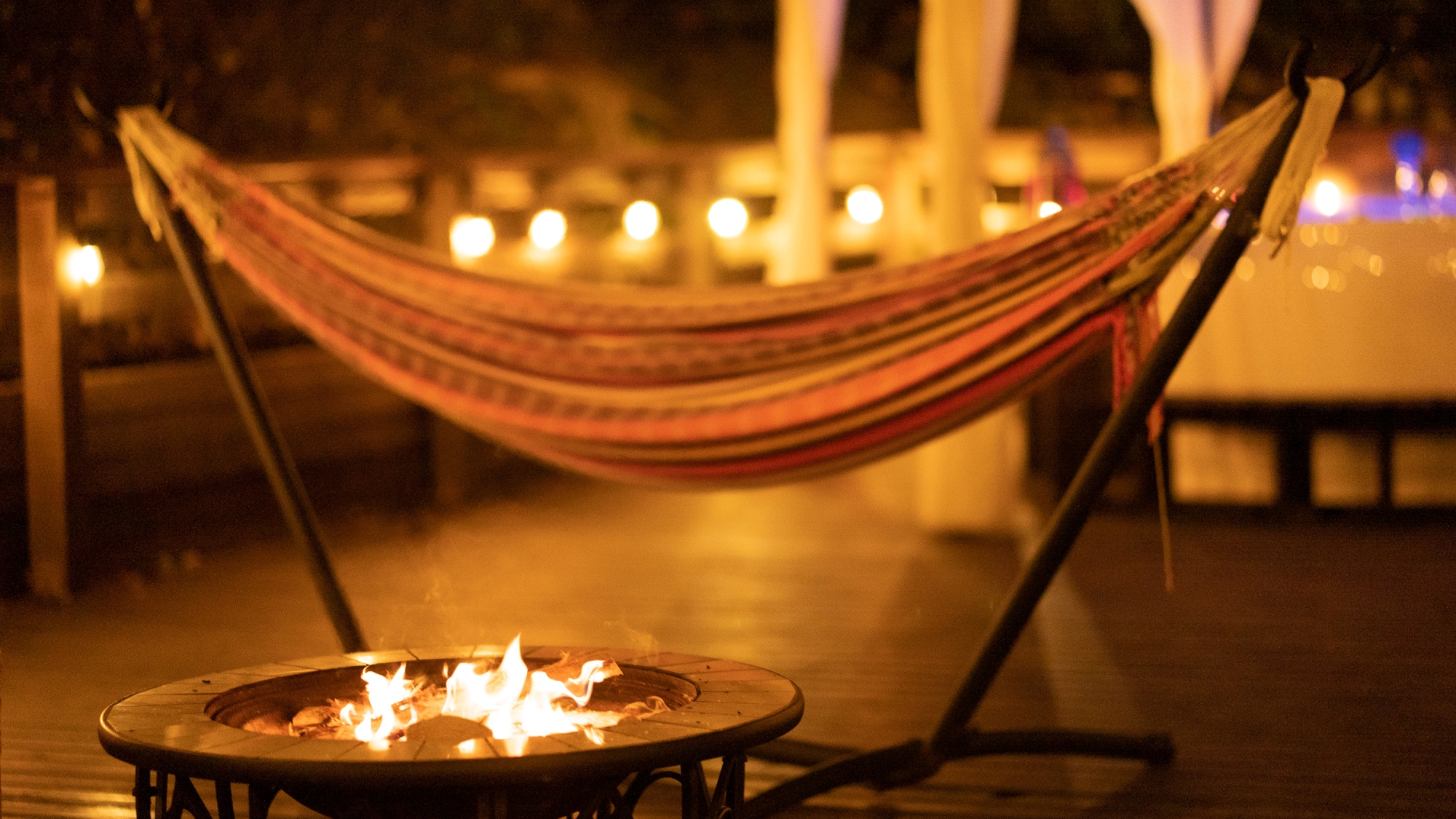 *【SITE_A／ハンモック】心地よい揺れで寛ぎながら焚き火時間を満喫。