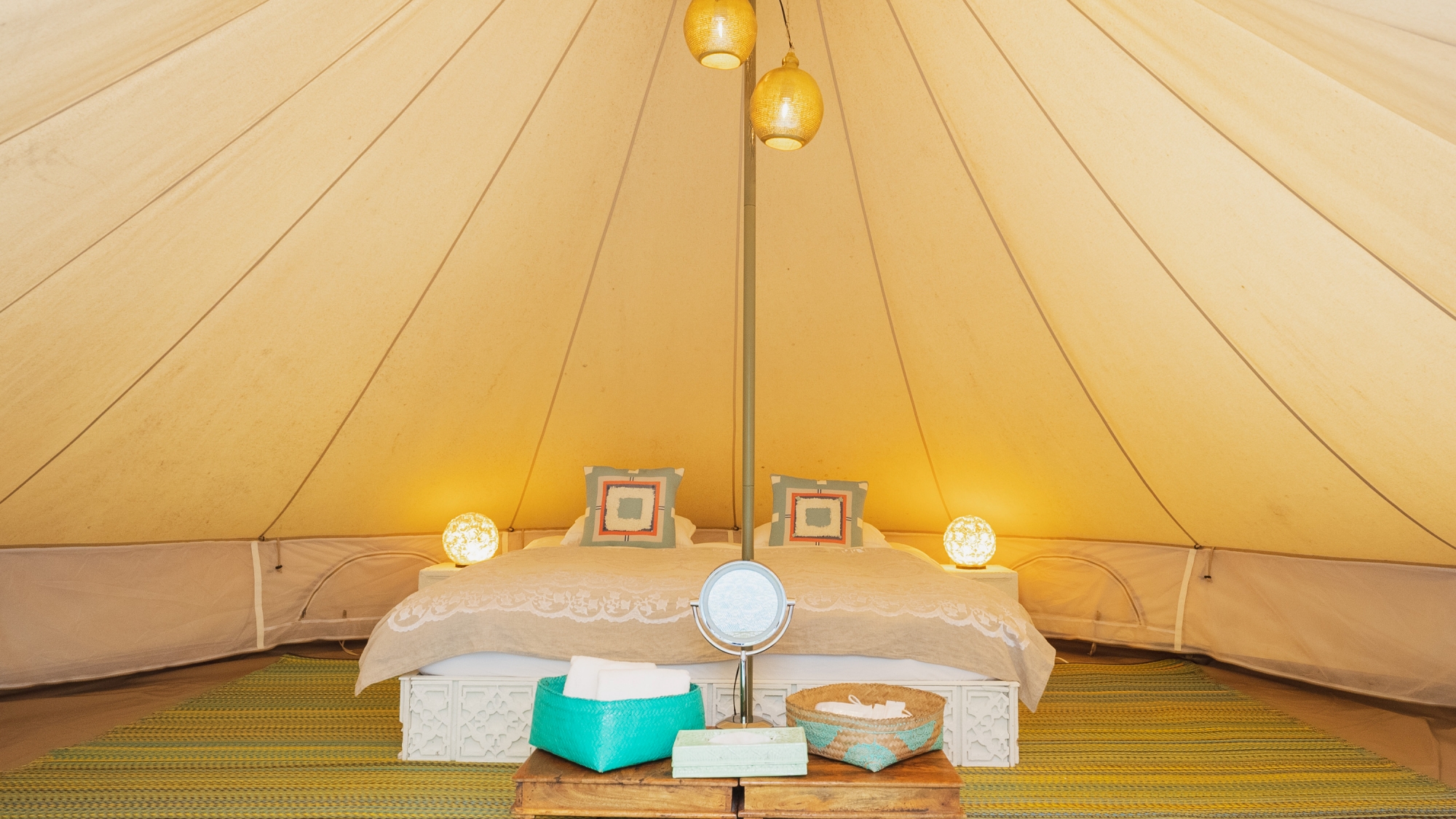 *【SITE_C／テント内】ふんわりベッドで快眠間違いなしの癒し空間。