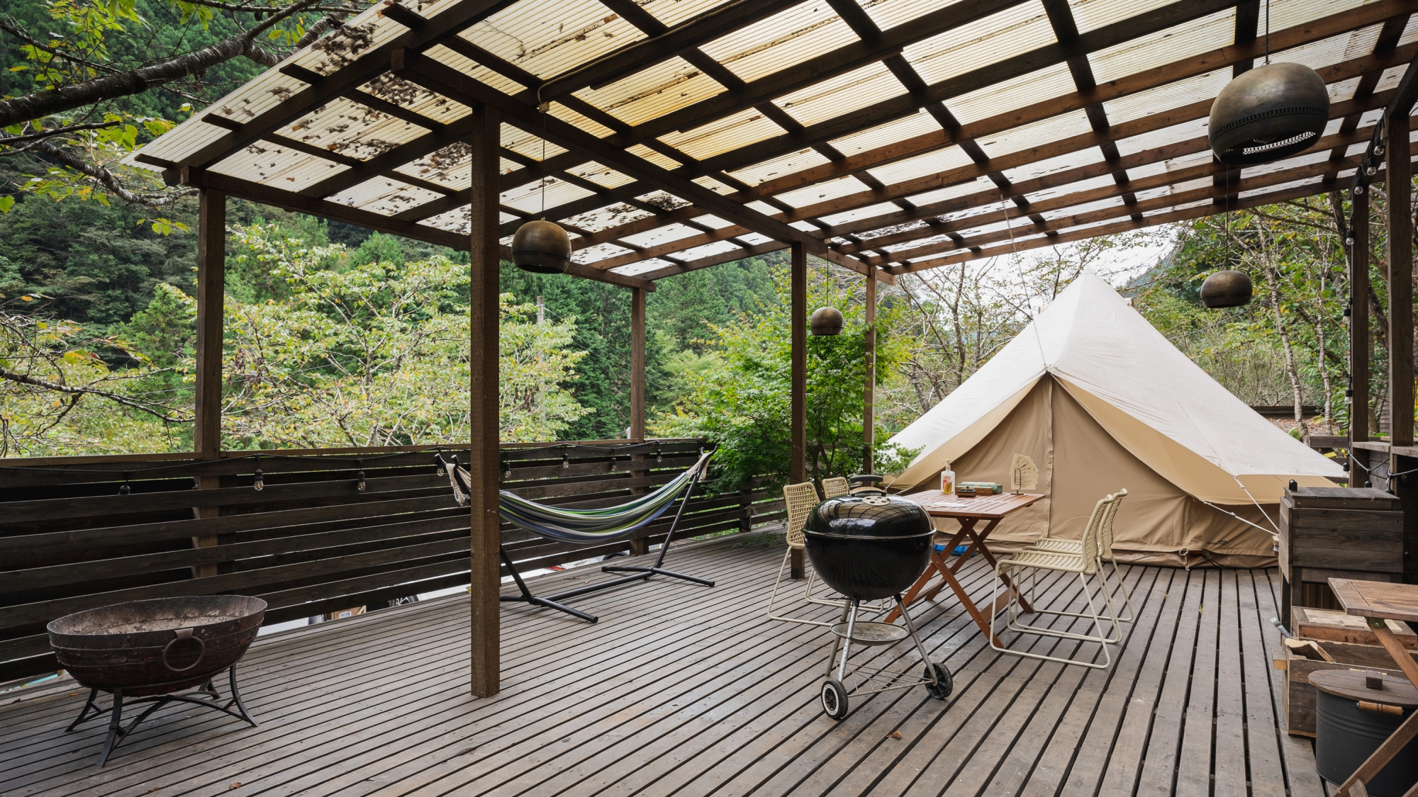 *【SITE_D／デッキ】自然美と快適さが融合したアウトドア空間。