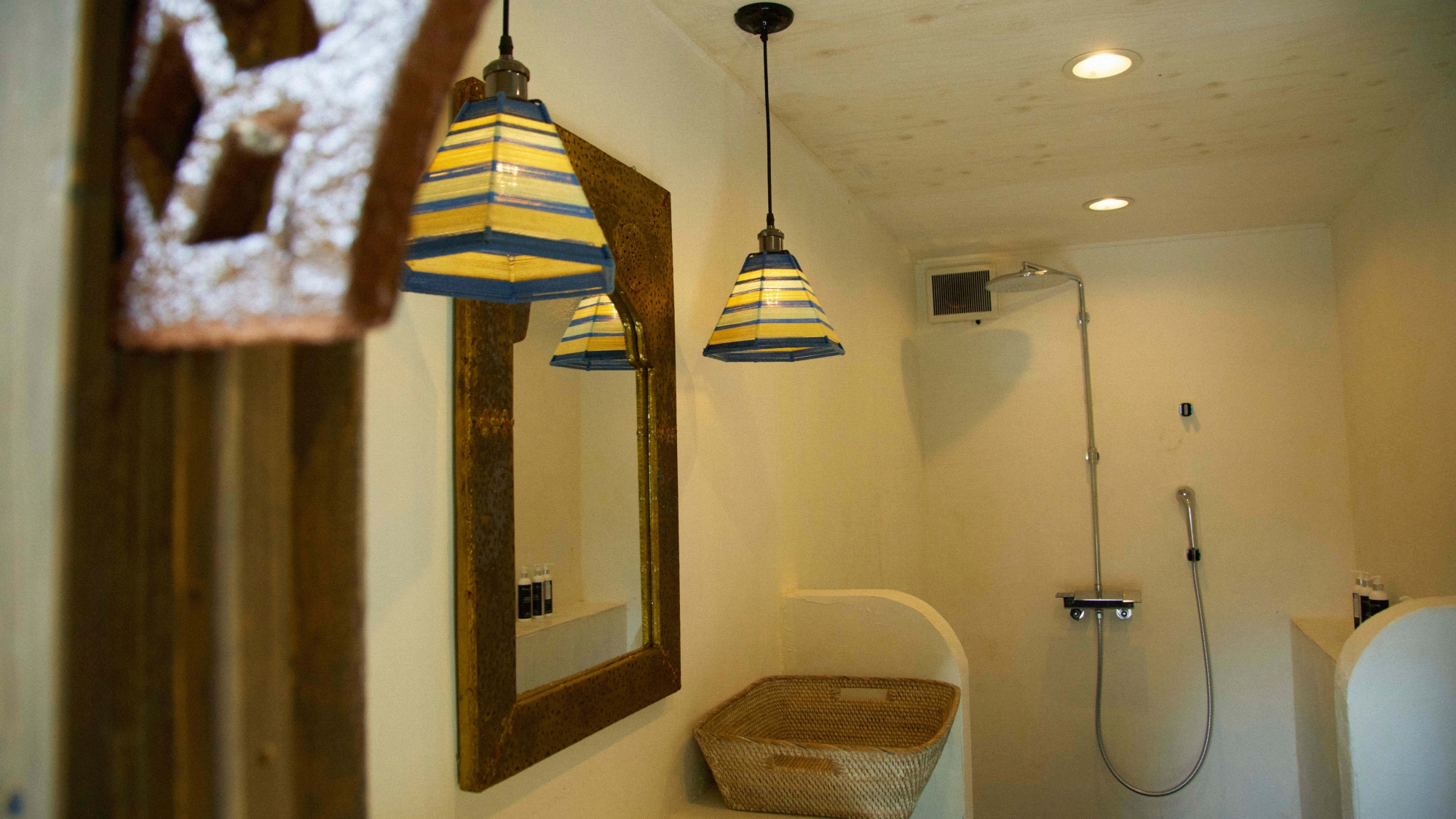 *【共用部／シャワールーム】清潔でおしゃれな室内で快適シャワータイム。