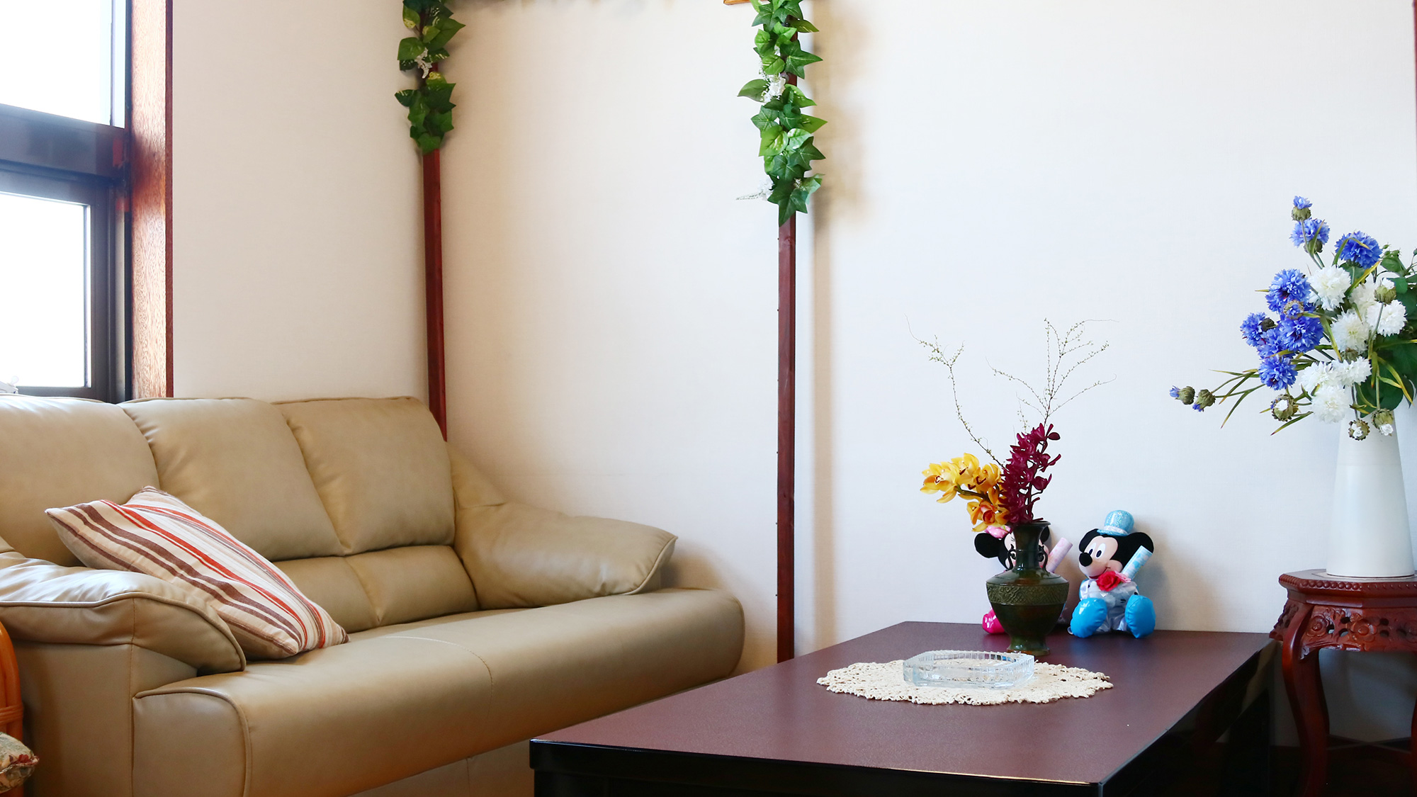 明るいロビーでのんびりお過ごし下さい。*